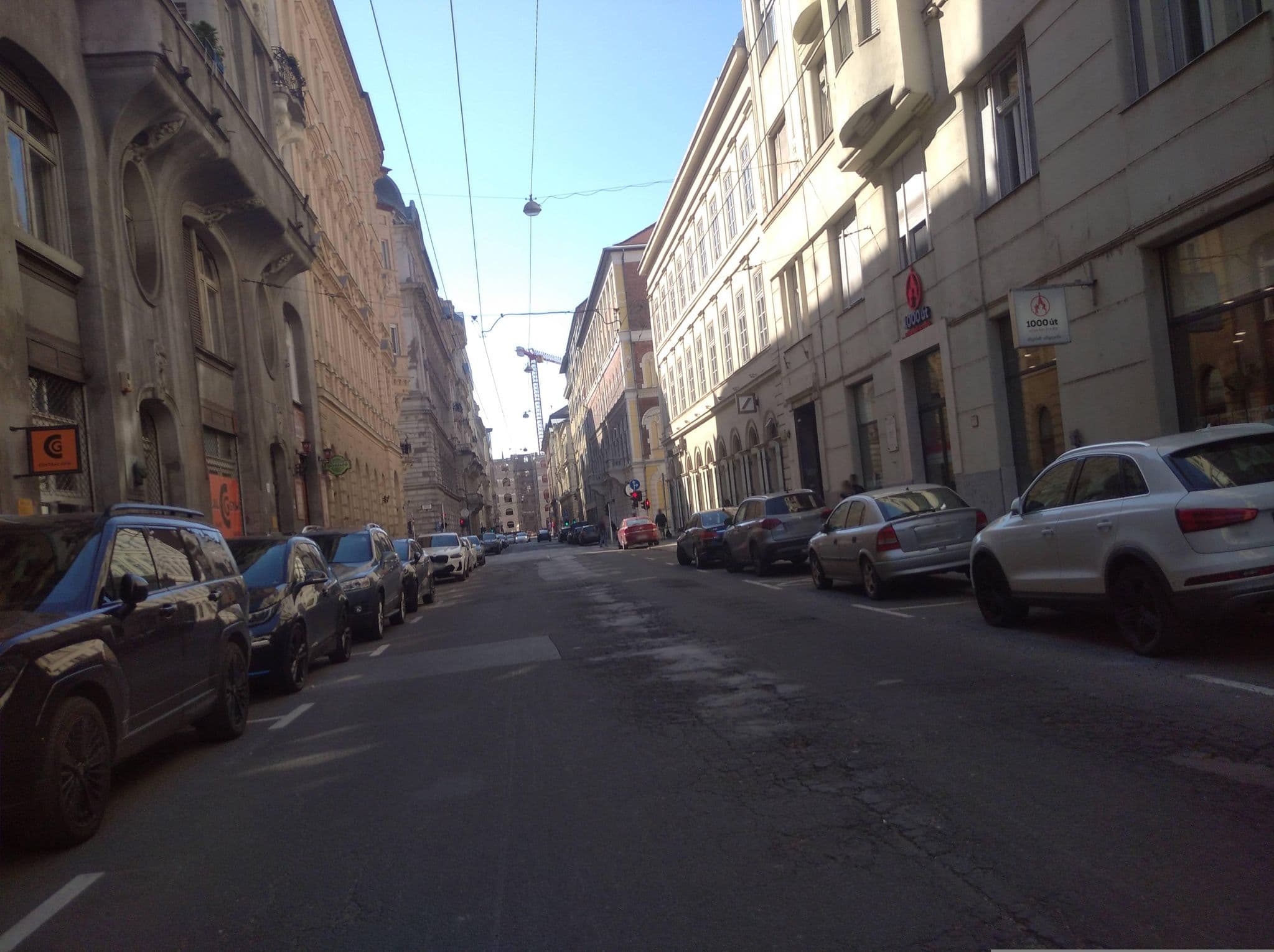 Street view near Bella DeLux Apartment, Lipótváros — © grozsa11 (CC BY-SA · Mapillary)