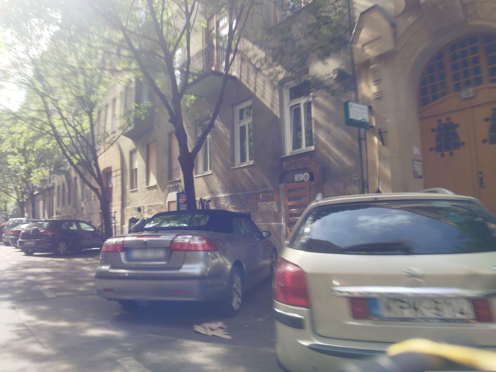 Street view near Árgyélus Apartment, Gellérthegy — © grozsa11 (CC BY-SA · Mapillary)
