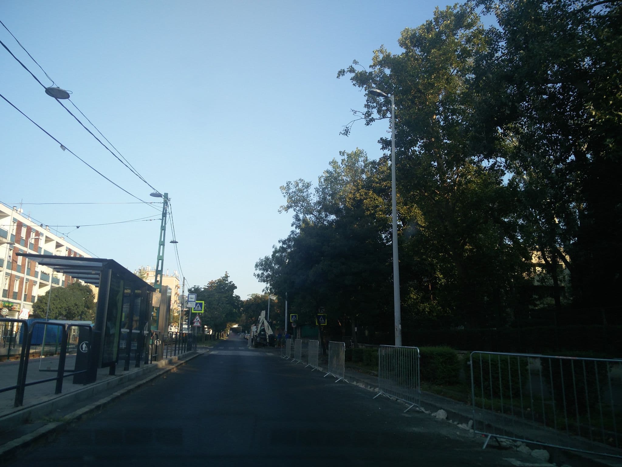 Street view near Peto Apartment Hotel, Budapest XI. kerület — © kami911 (CC BY-SA · Mapillary)