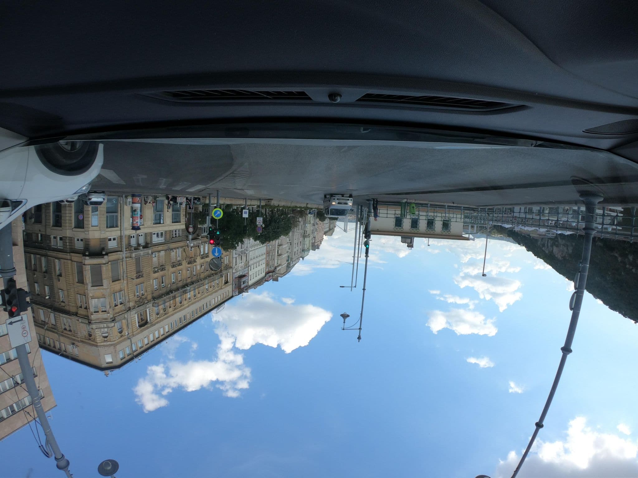 Street view near Le Soleil, Gellérthegy — © vst (CC BY-SA · Mapillary)