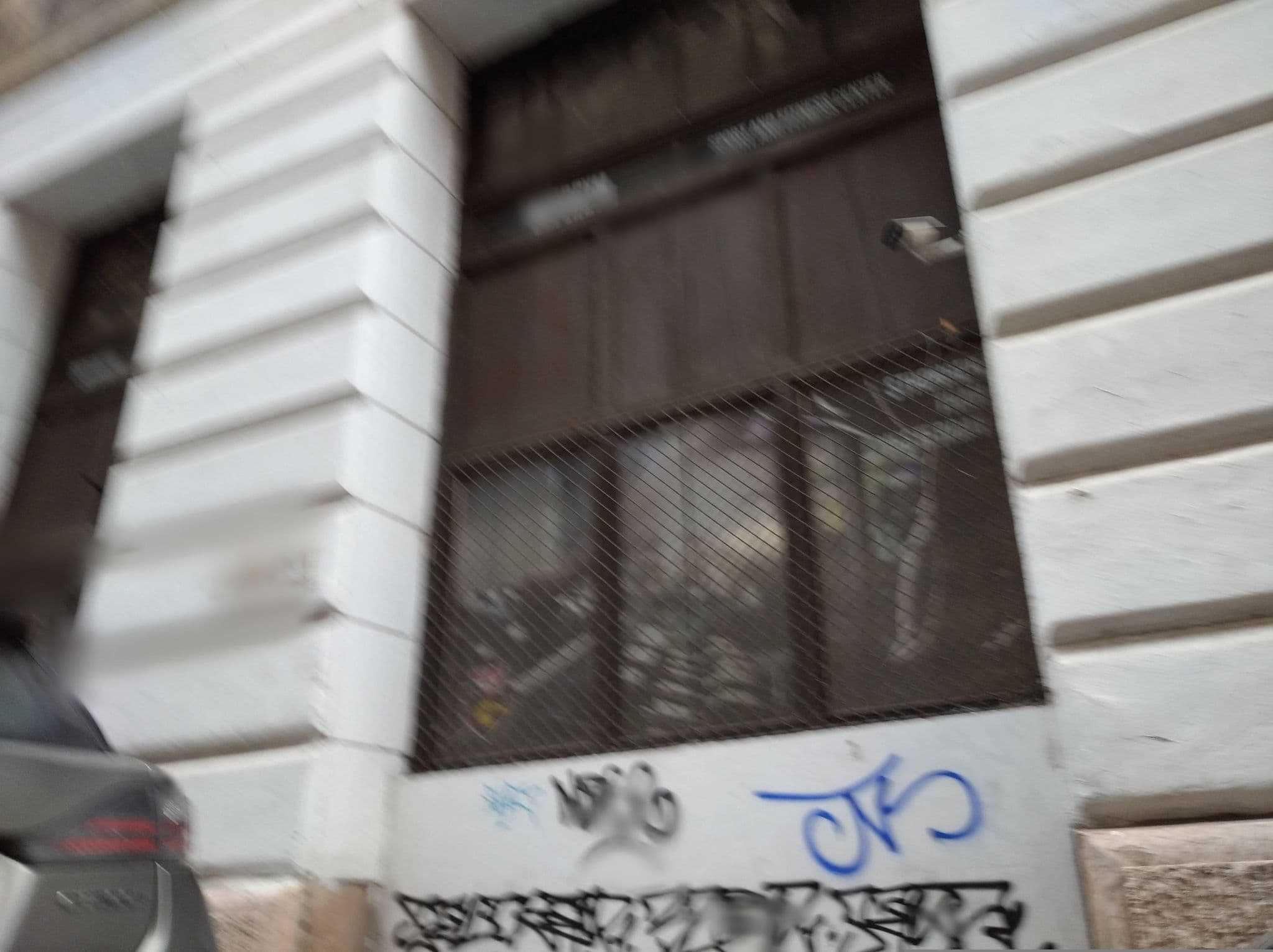 Street view near opera mini hotel 💃🏼, Lipótváros — © grozsa11 (CC BY-SA · Mapillary)