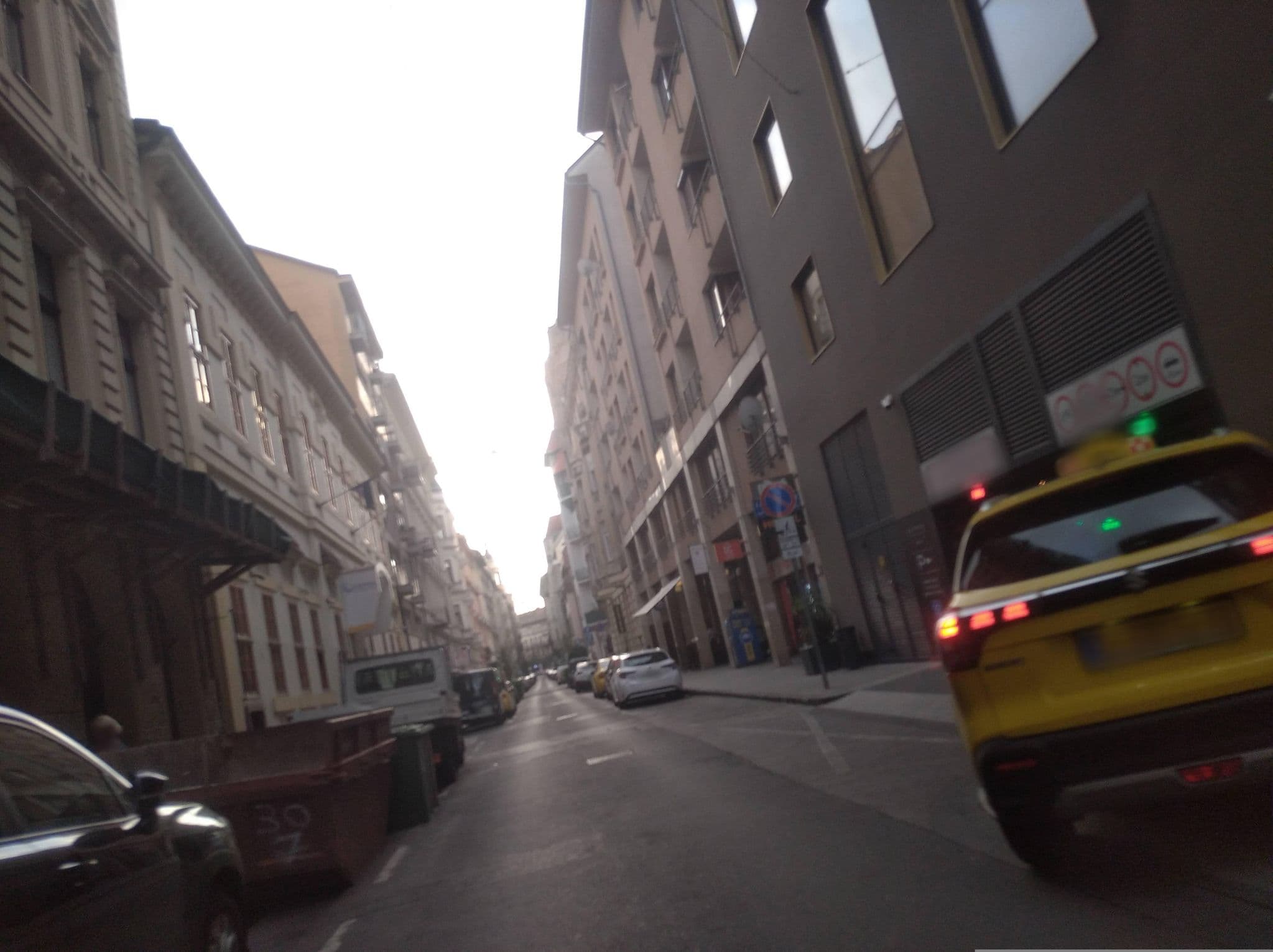 Street view near Run Inn Budapest, Budapest VI. kerület — © grozsa11 (CC BY-SA · Mapillary)