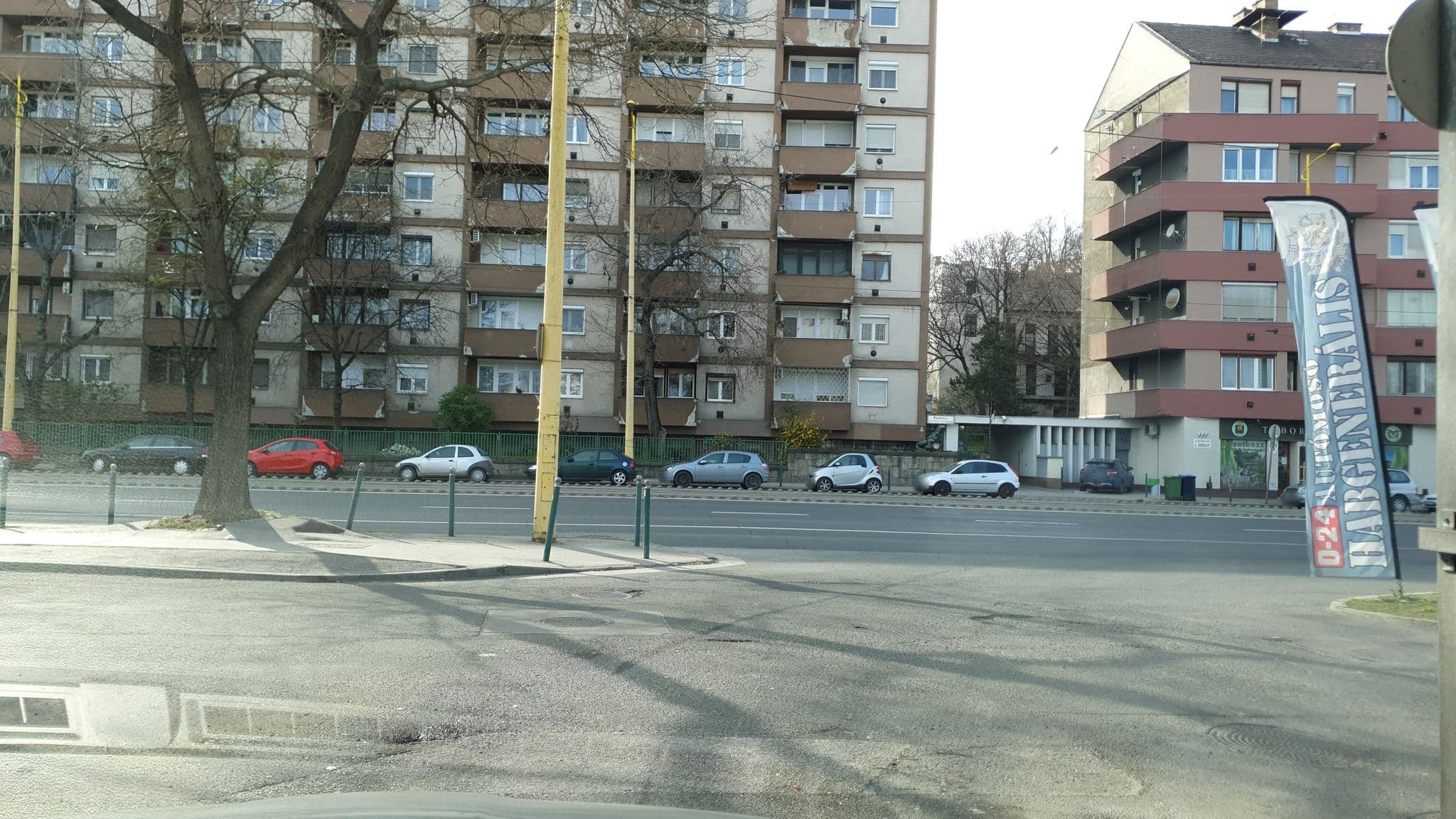 Street view near Hotel Déli MÁV, Buda — © kami911 (CC BY-SA · Mapillary)