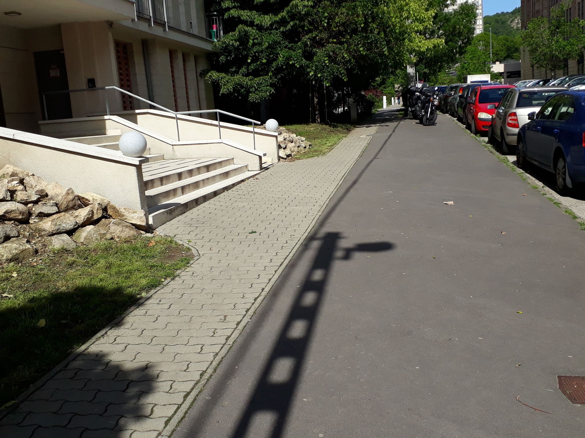 Street view near Ibrahim Apartments, Budapest XI. kerület — © vasony (CC BY-SA · Mapillary)