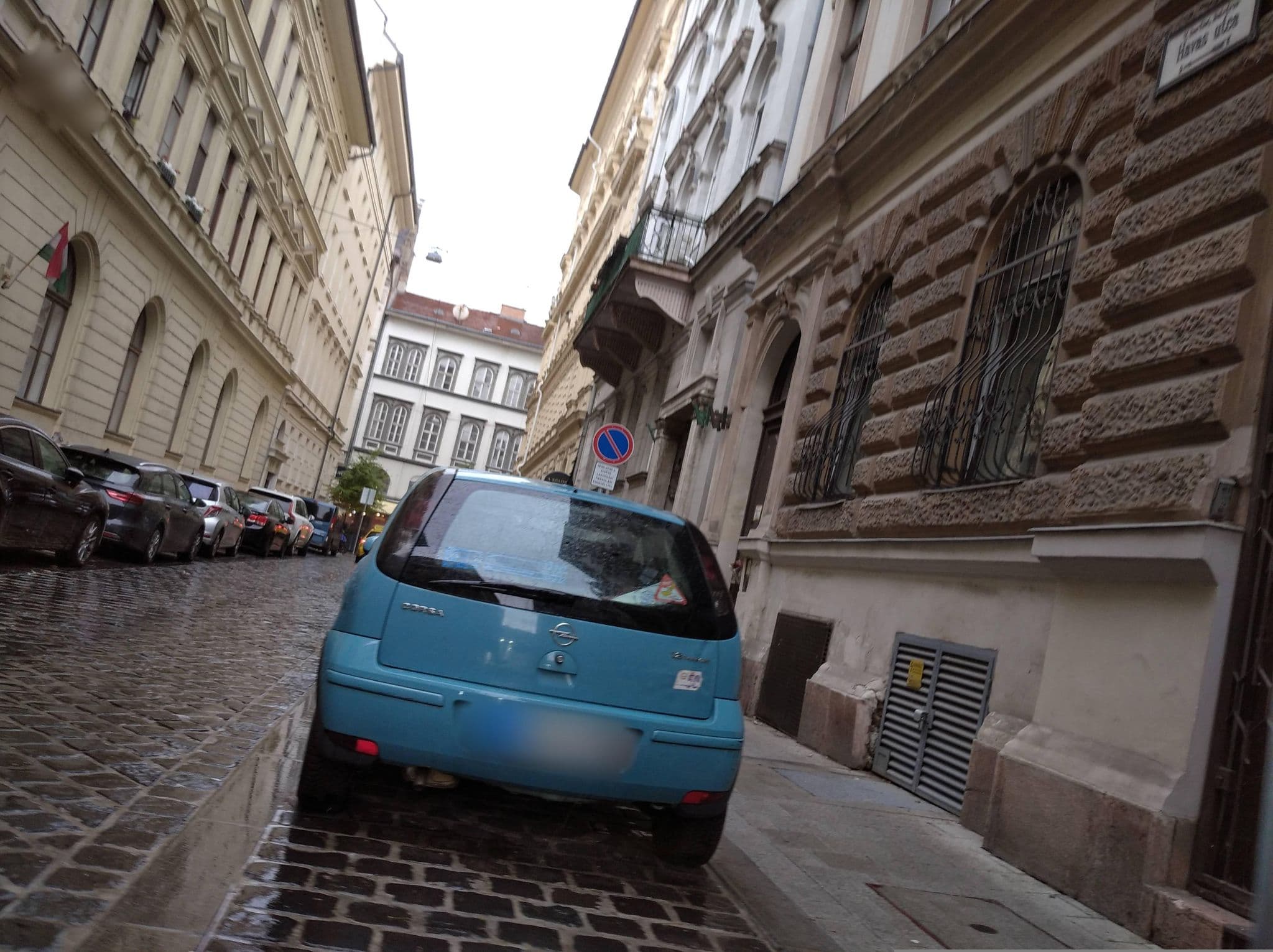 Street view near Luxury Apartment by Hi5 - Havas Street, Gellérthegy — © grozsa11 (CC BY-SA · Mapillary)
