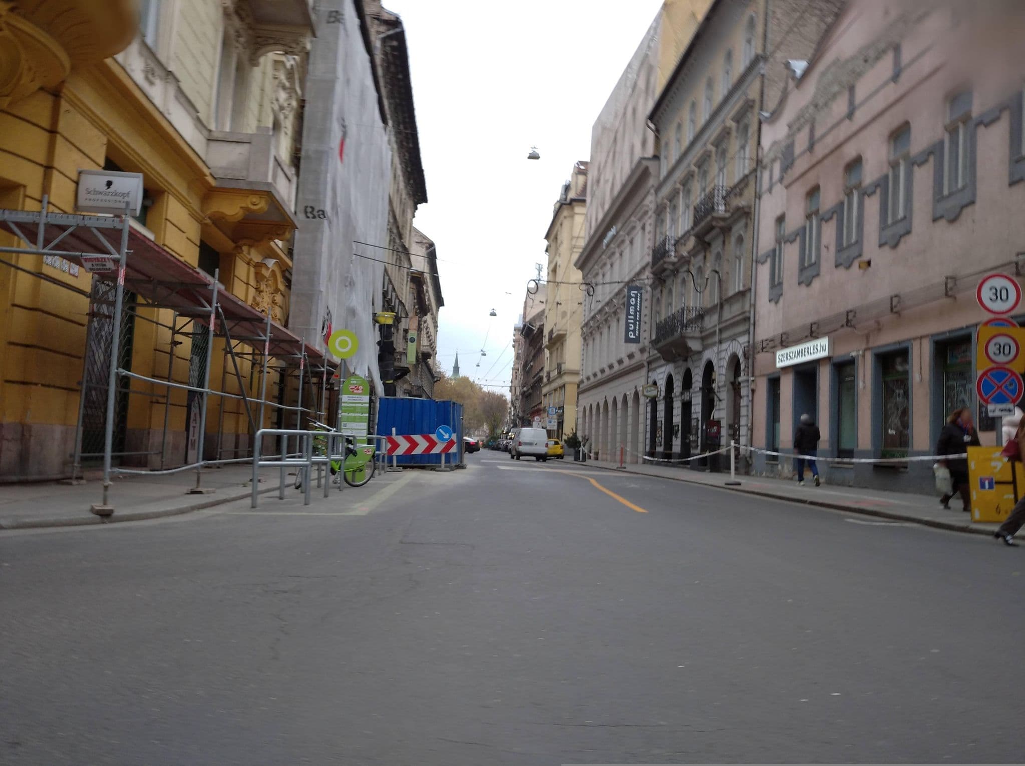 Street view near David Hasselhostel, Budapest VI. kerület — © grozsa11 (CC BY-SA · Mapillary)