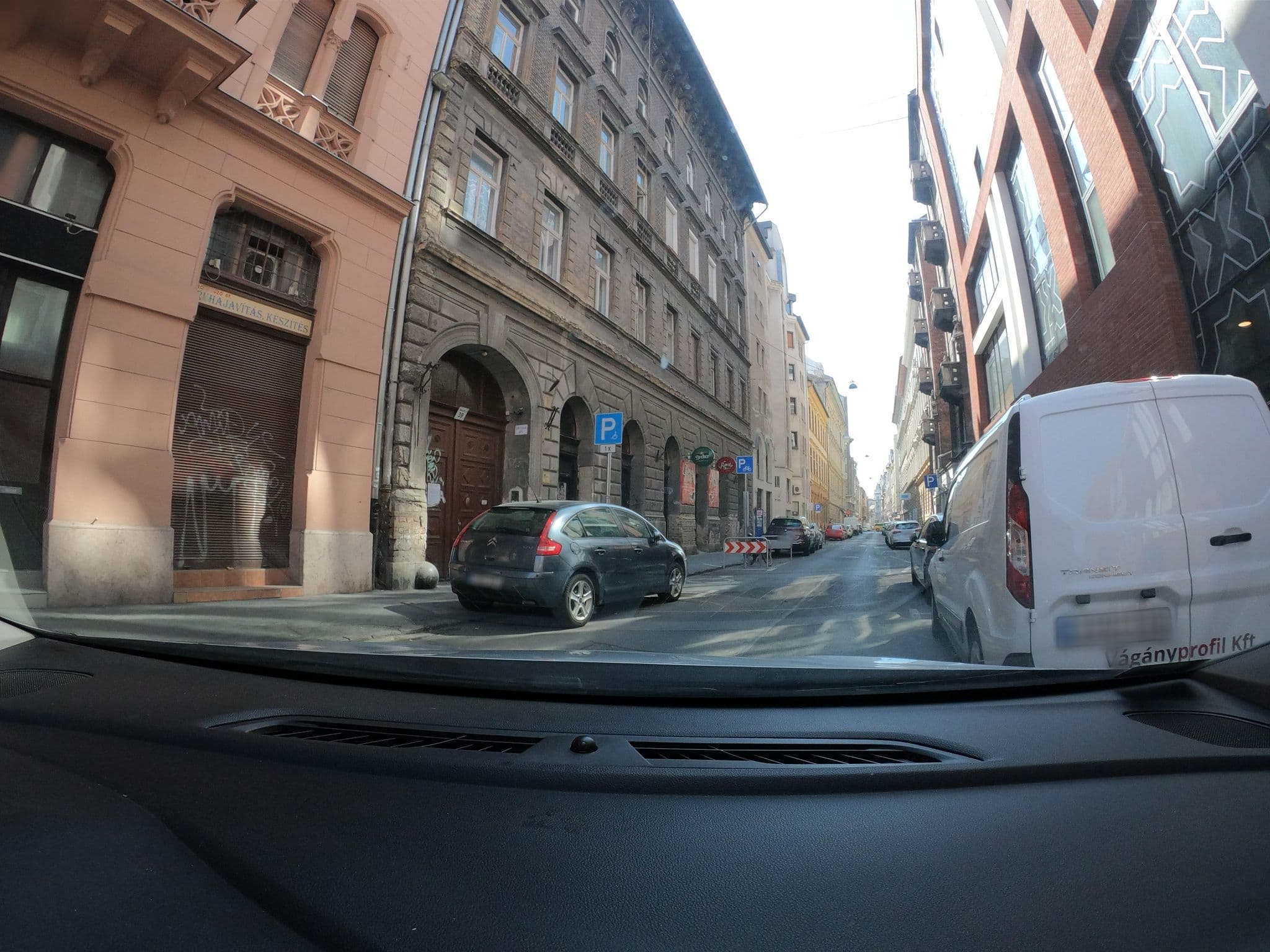 Street view near city hotel budapest, Budapest VI. kerület — © vst (CC BY-SA · Mapillary)