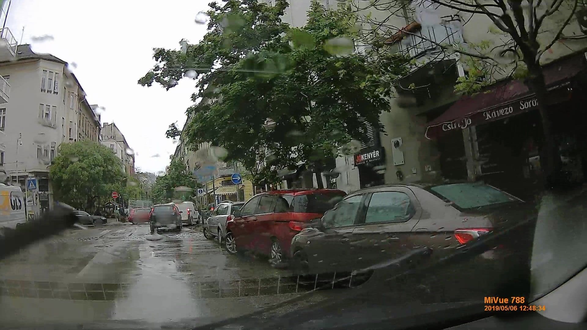 Street view near Plaza Apartman, Országút — © geox123 (CC BY-SA · Mapillary)