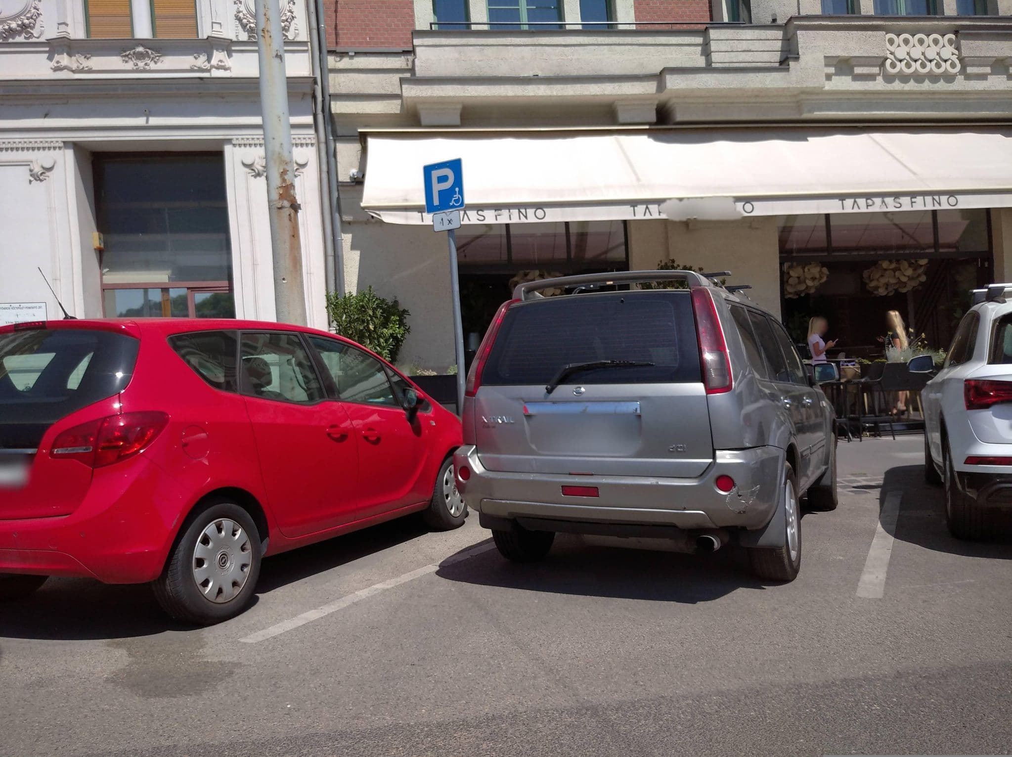 Street view near Hotel Vision, Gellérthegy — © grozsa11 (CC BY-SA · Mapillary)