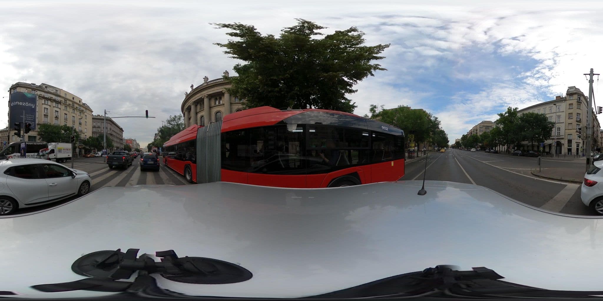 Street view near Vadasz Apartments, Lipótváros — © vst (CC BY-SA · Mapillary)