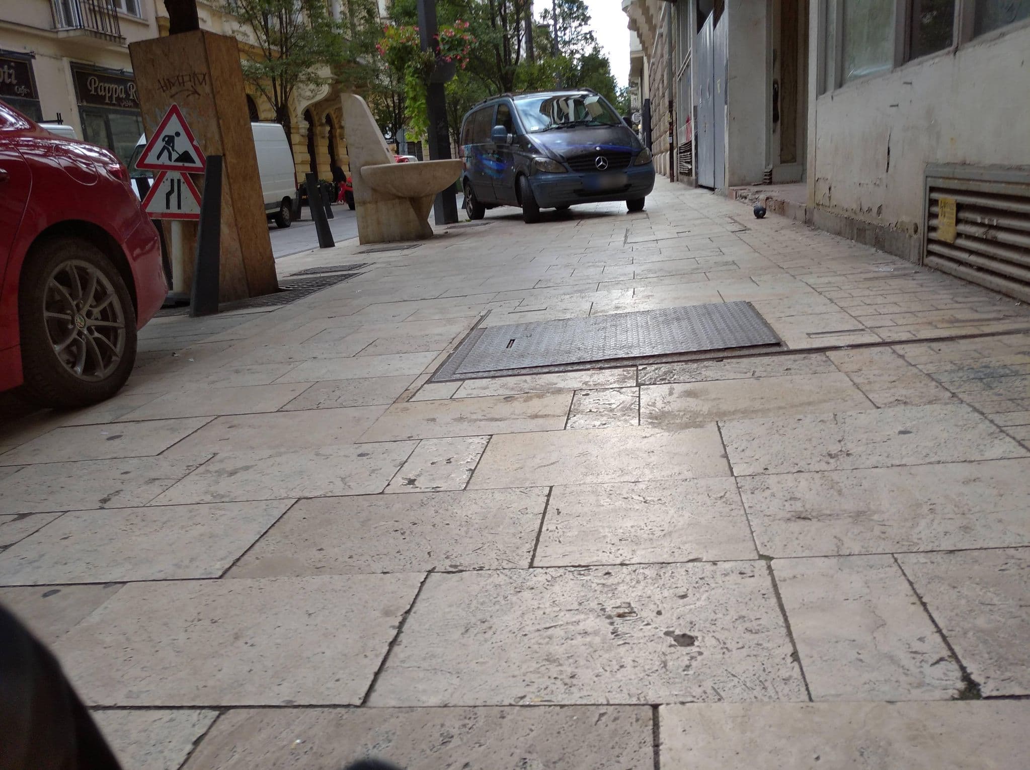 Street view near Golden Triangle Airbnb, Lipótváros — © grozsa11 (CC BY-SA · Mapillary)