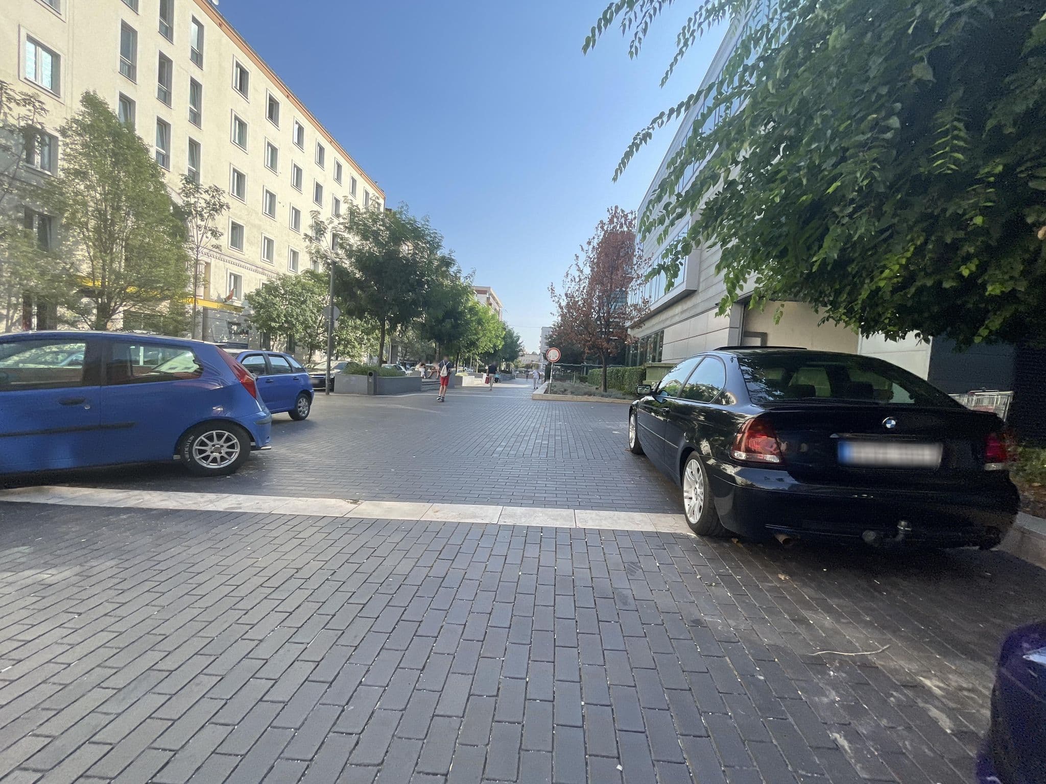 Street view near City Hostel Flora, Lágymányos — © Opspin (CC BY-SA · Mapillary)