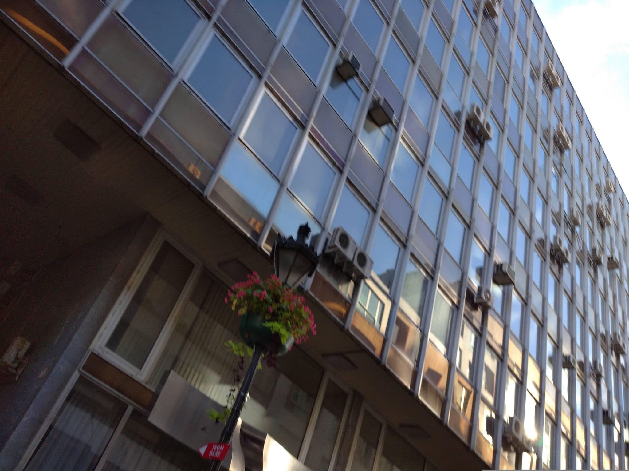 Street view near sluiten hotel, Budapest V. kerület — © grozsa11 (CC BY-SA · Mapillary)