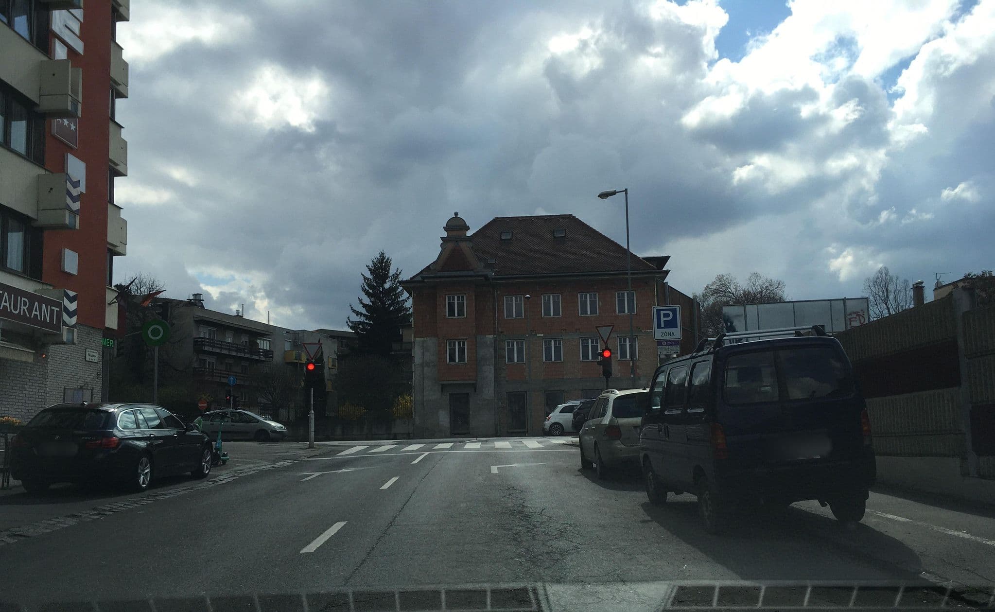 Street view near Hotel Charles Budapest, Naphegy — © istefanos (CC BY-SA · Mapillary)