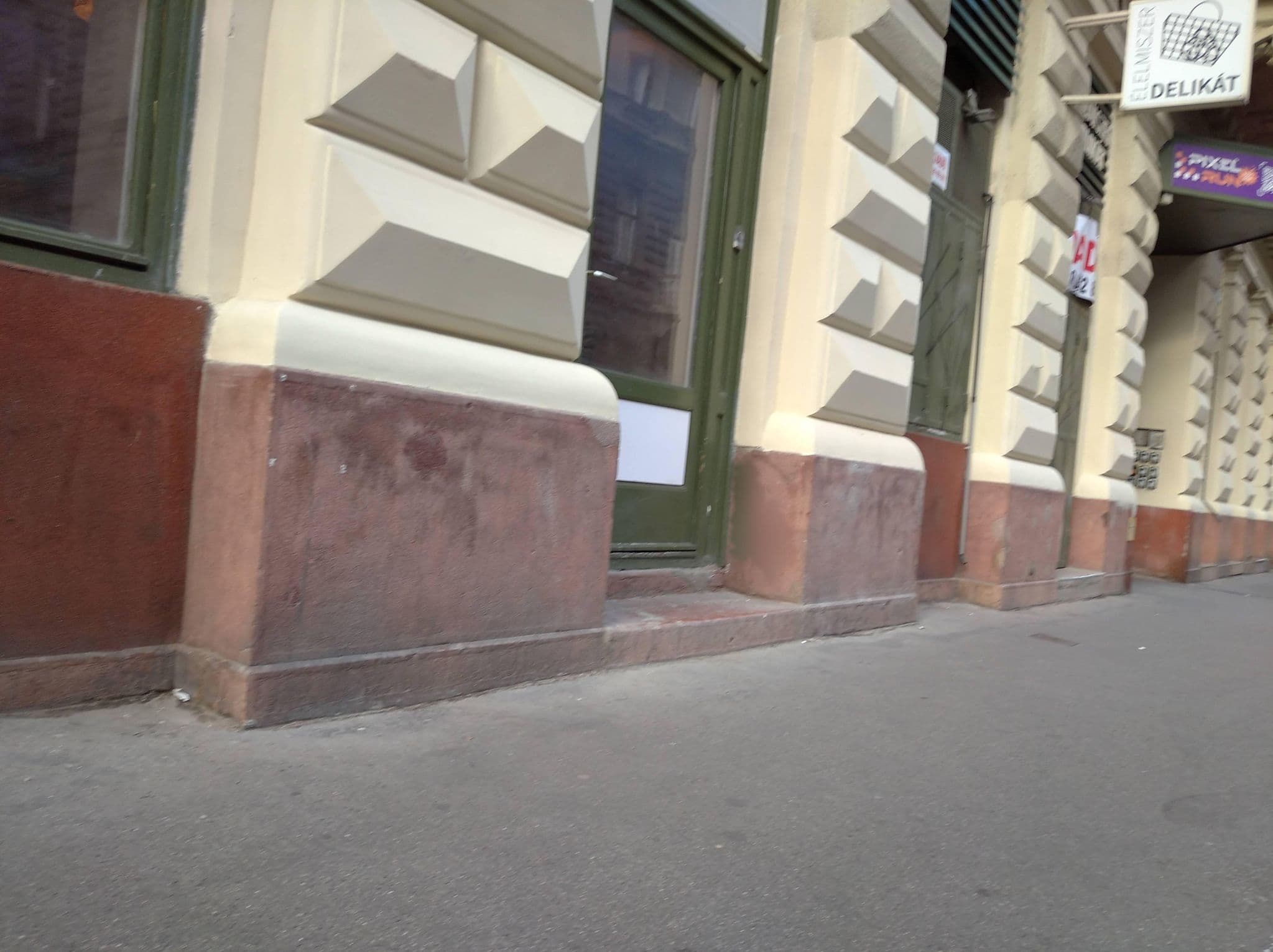 Street view near Bp Design Hotel, Lipótváros — © grozsa11 (CC BY-SA · Mapillary)