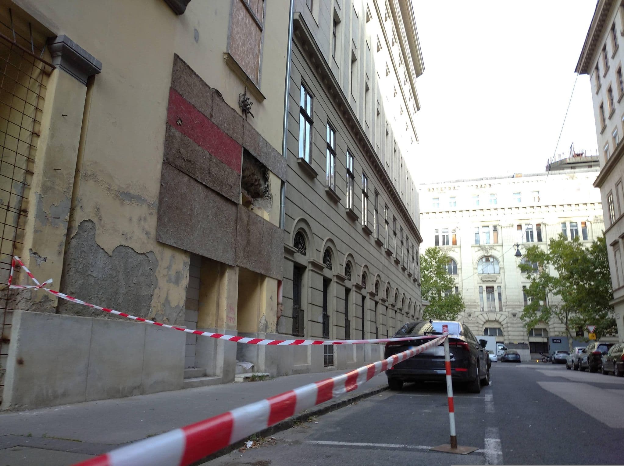 Street view near Standard Apartment by Hi5 - Steindl street, Lipótváros — © grozsa11 (CC BY-SA · Mapillary)