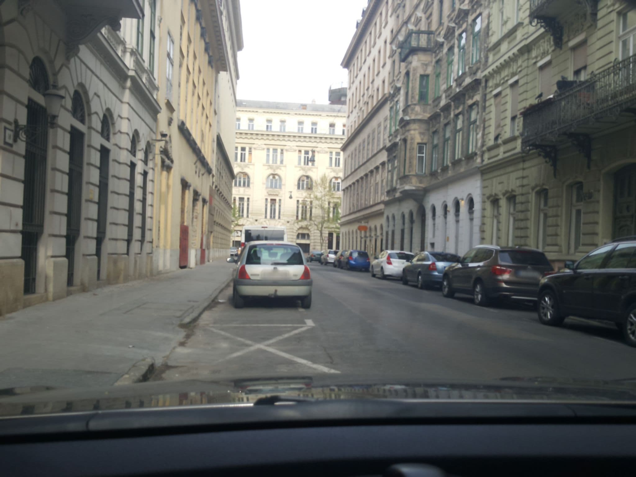 Street view near Little Americas Parliament Apts, Lipótváros — © sonasza (CC BY-SA · Mapillary)