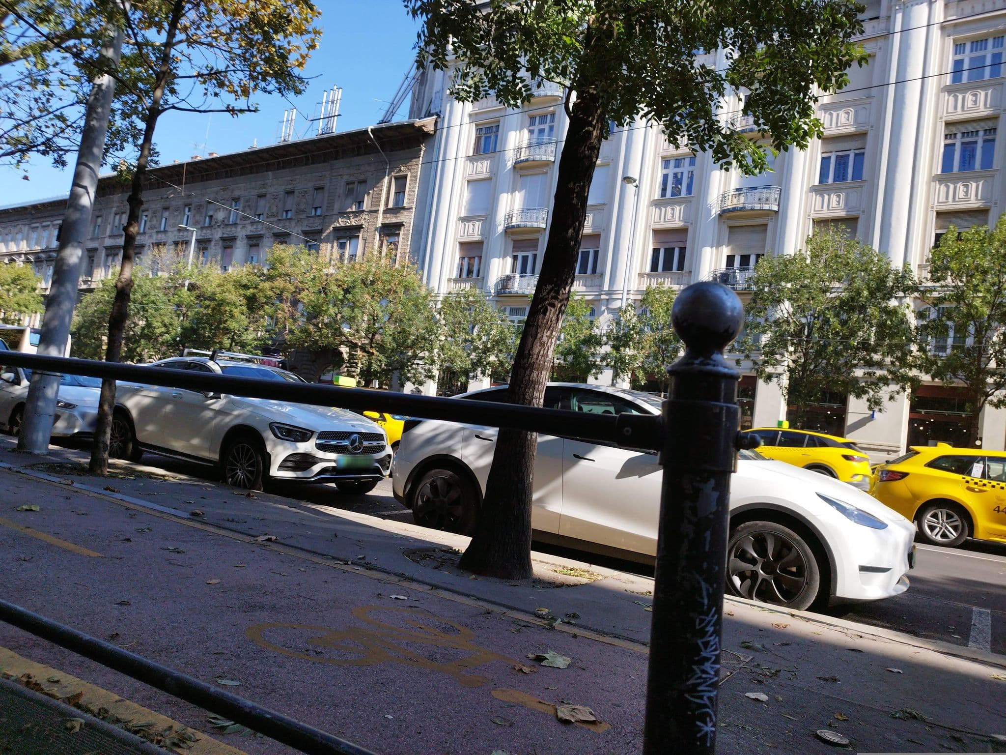 Street view near Budapest Parliament Apartment, Lipótváros — © grozsa11 (CC BY-SA · Mapillary)