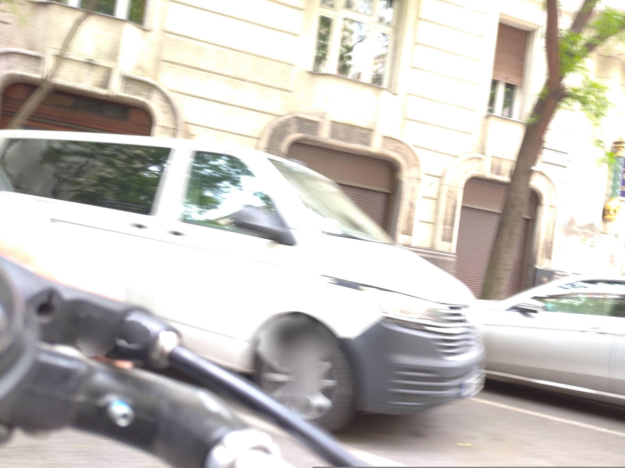 Street view near Falk Guesthouse, Újlipótváros — © grozsa11 (CC BY-SA · Mapillary)