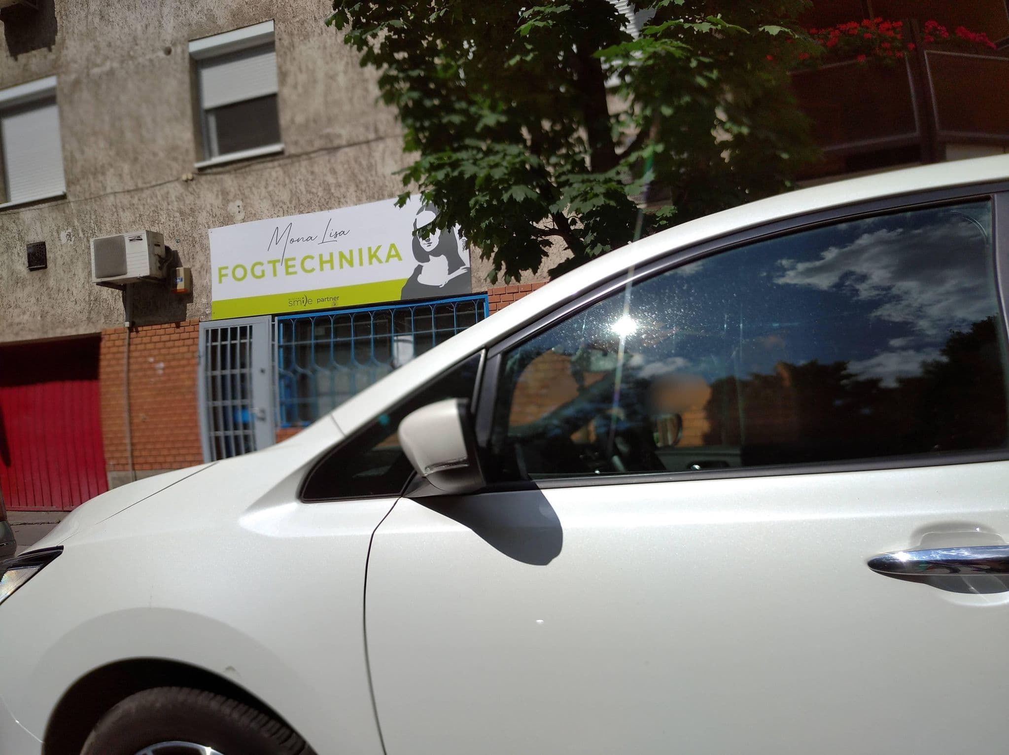 Street view near Sunflower Budapest, Budapest III. kerület — © grozsa11 (CC BY-SA · Mapillary)