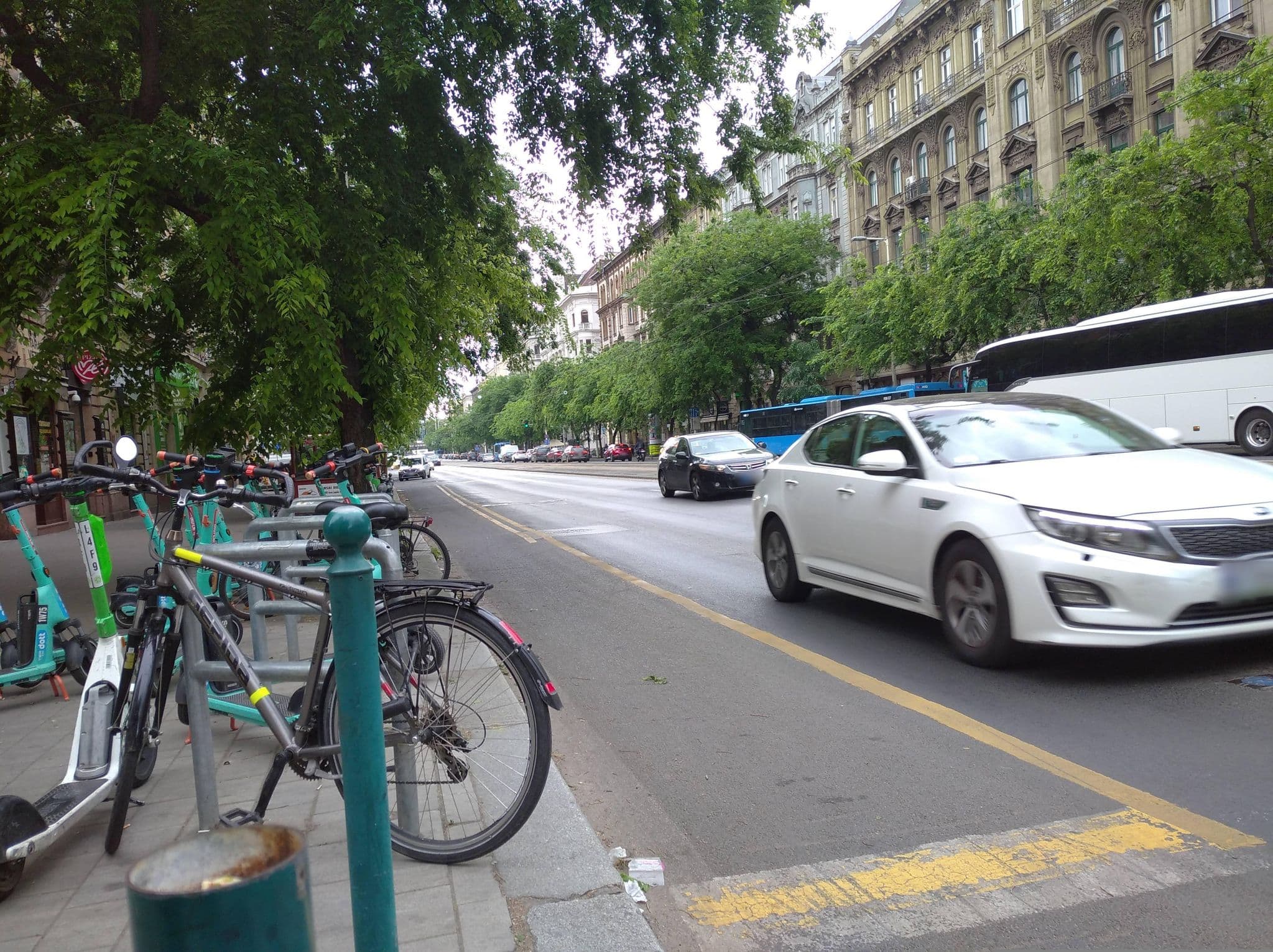 Street view near I4you Apartman, Újlipótváros — © grozsa11 (CC BY-SA · Mapillary)