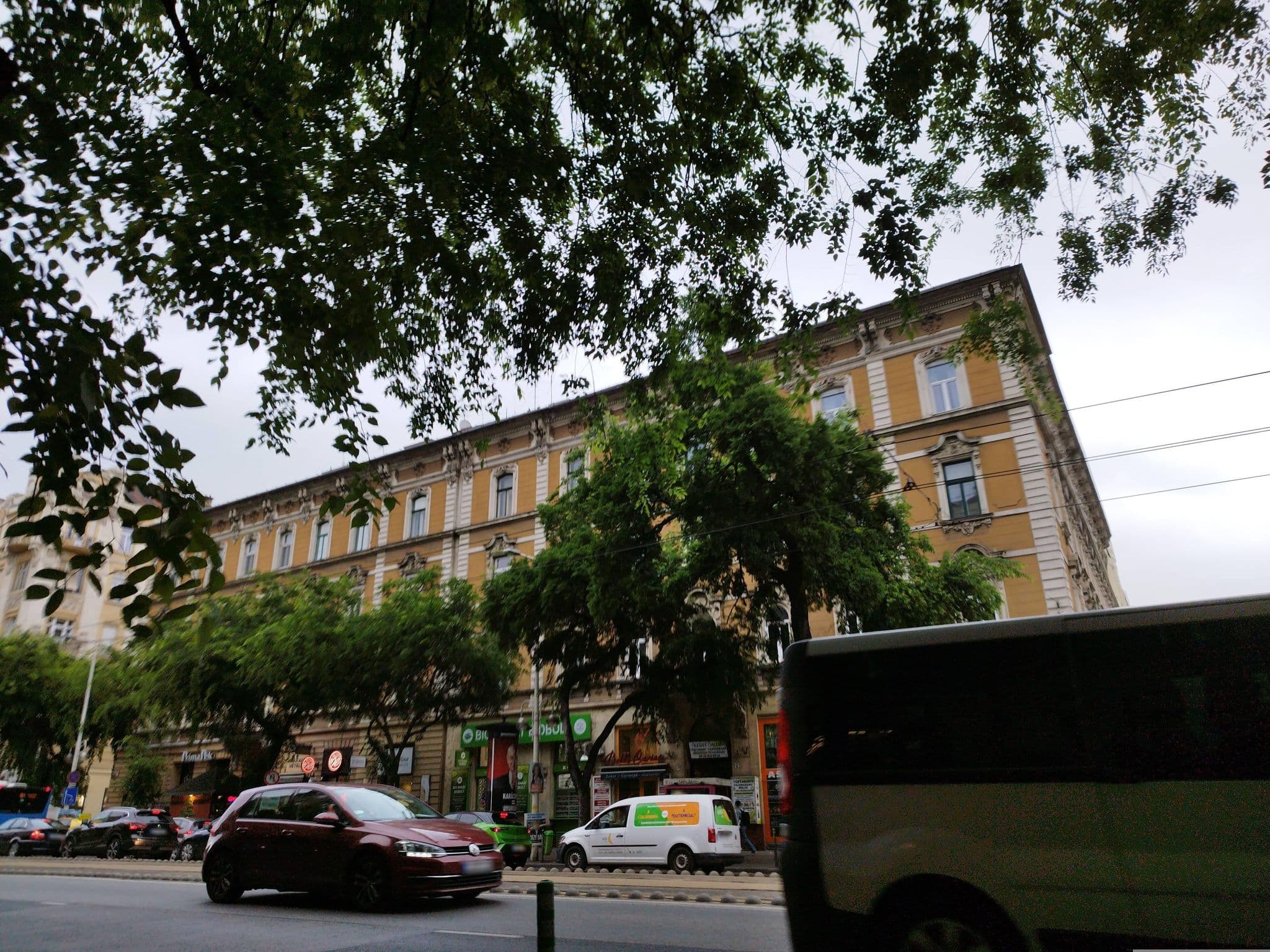 Street view near Green Dream Apartment, Újlipótváros — © grozsa11 (CC BY-SA · Mapillary)