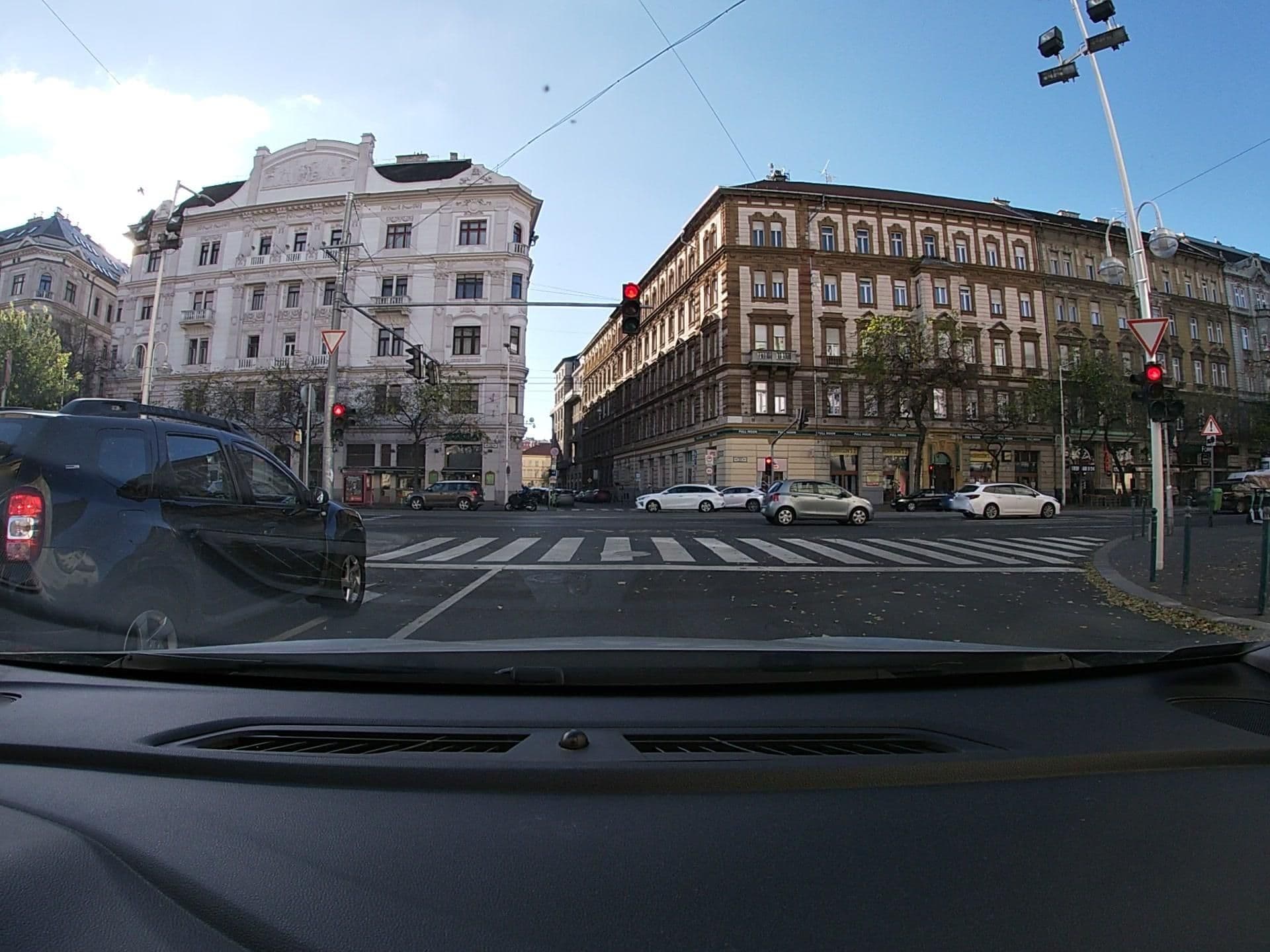 Street view near Superapartments, Újlipótváros — © vst (CC BY-SA · Mapillary)