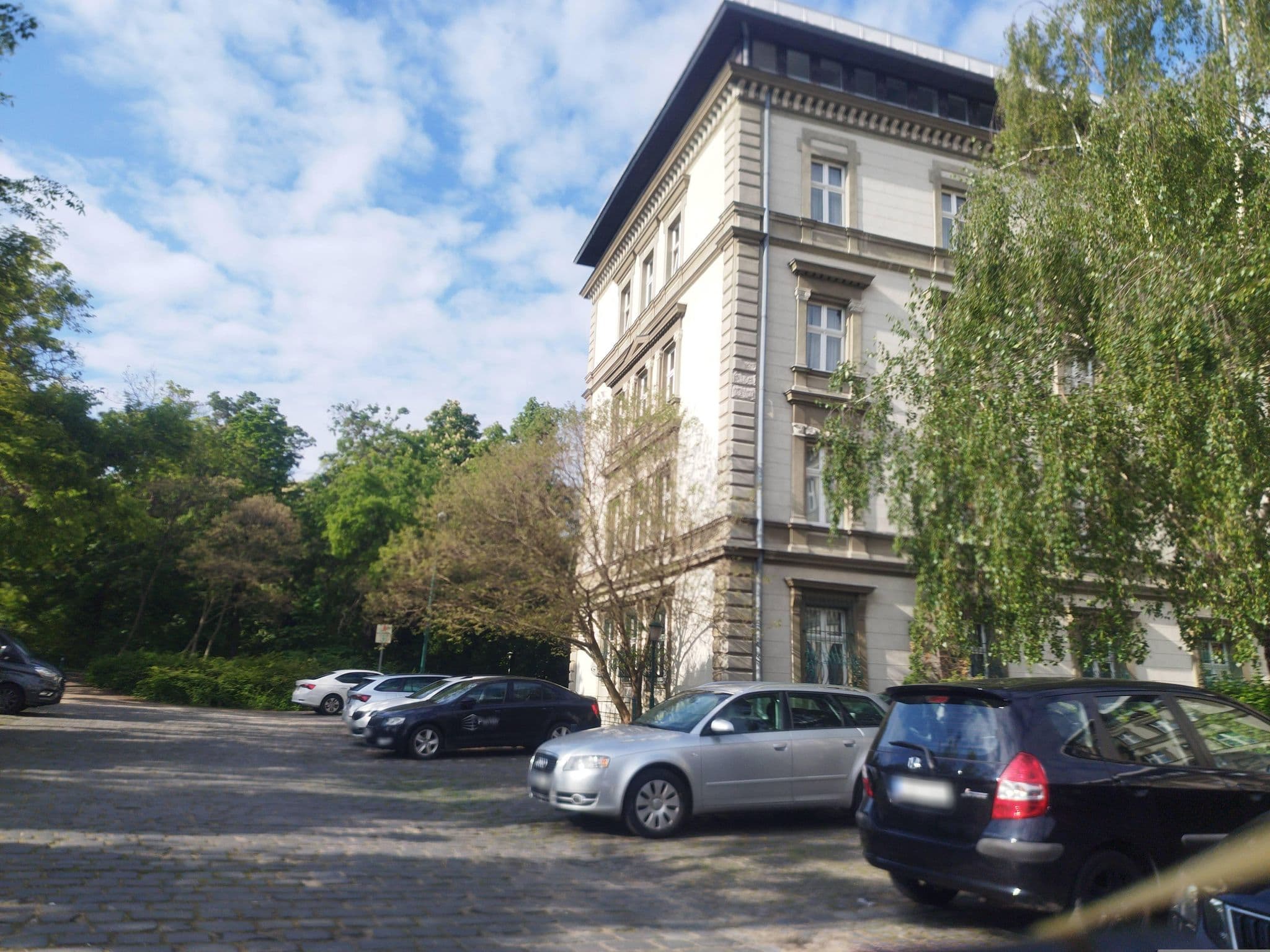 Street view near Room 148;)), Budapest III. kerület — © grozsa11 (CC BY-SA · Mapillary)