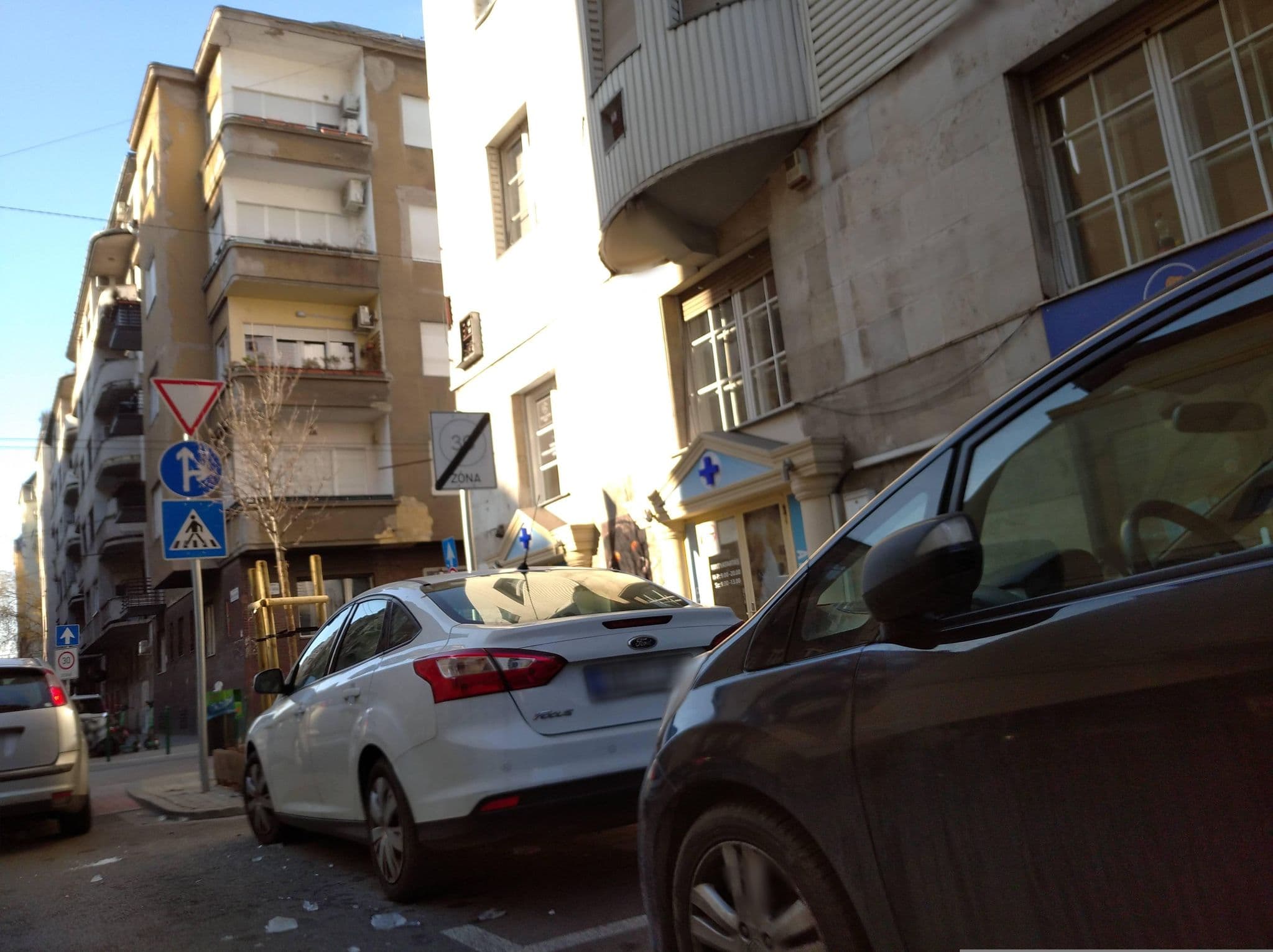 Street view near Otto Studios, Újlipótváros — © grozsa11 (CC BY-SA · Mapillary)