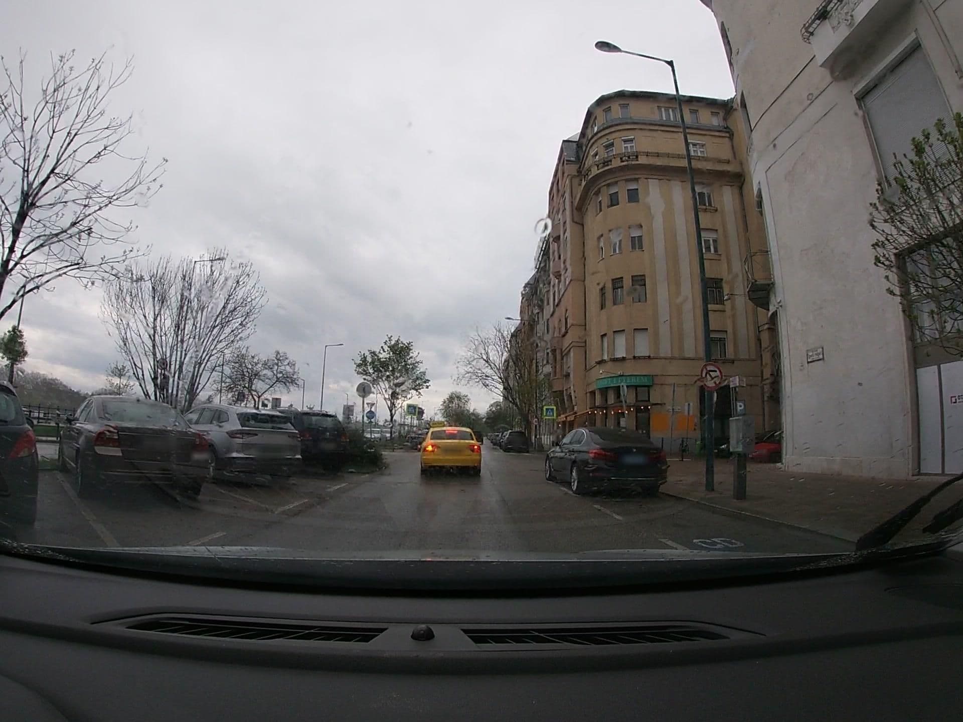 Street view near Green Door Family Apartment, Újlipótváros — © vst (CC BY-SA · Mapillary)