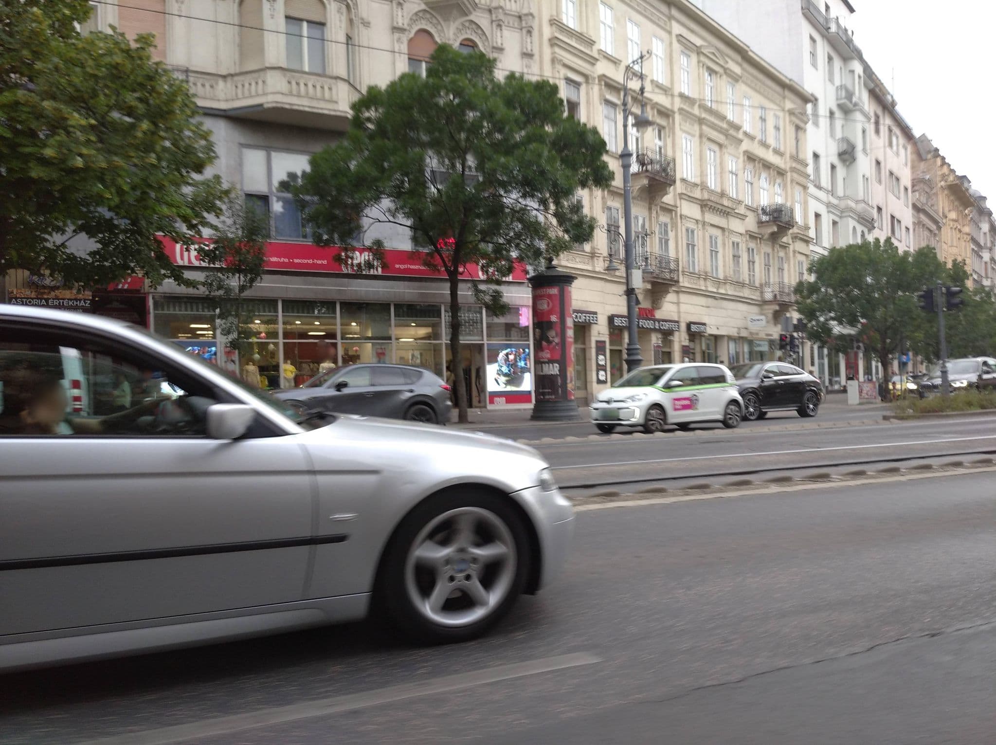 Street view near Bingo Hostel, Palotanegyed — © grozsa11 (CC BY-SA · Mapillary)