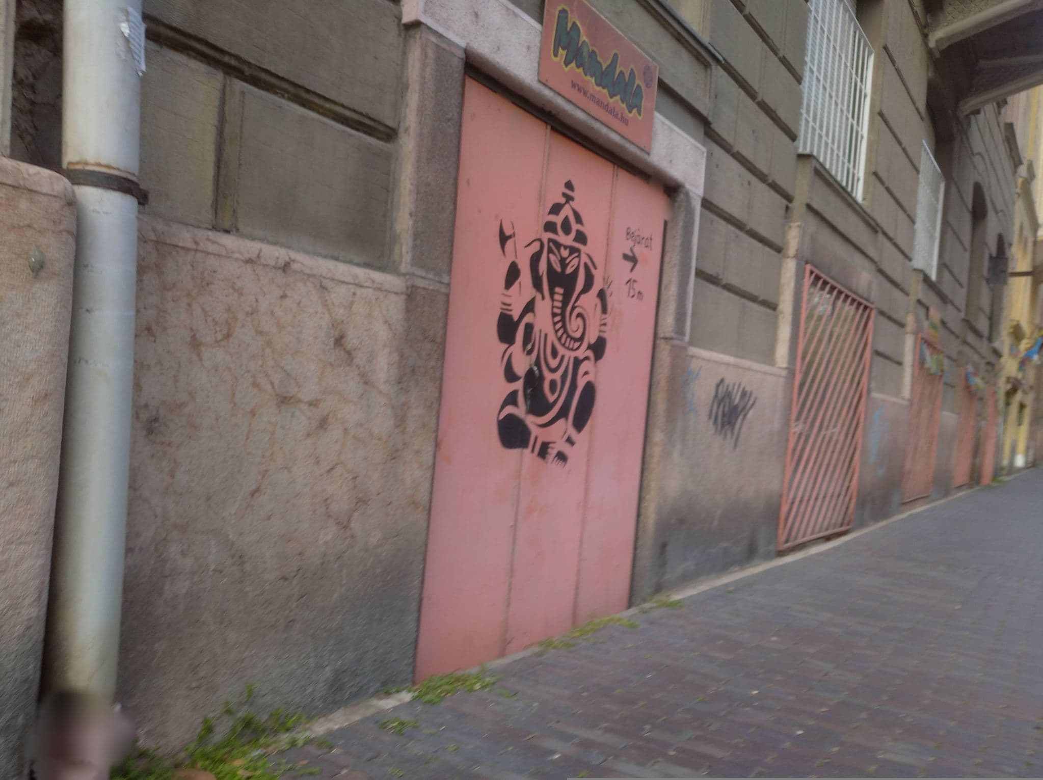 Street view near Dr. Blondy Apartments, Belső-Ferencváros — © grozsa11 (CC BY-SA · Mapillary)