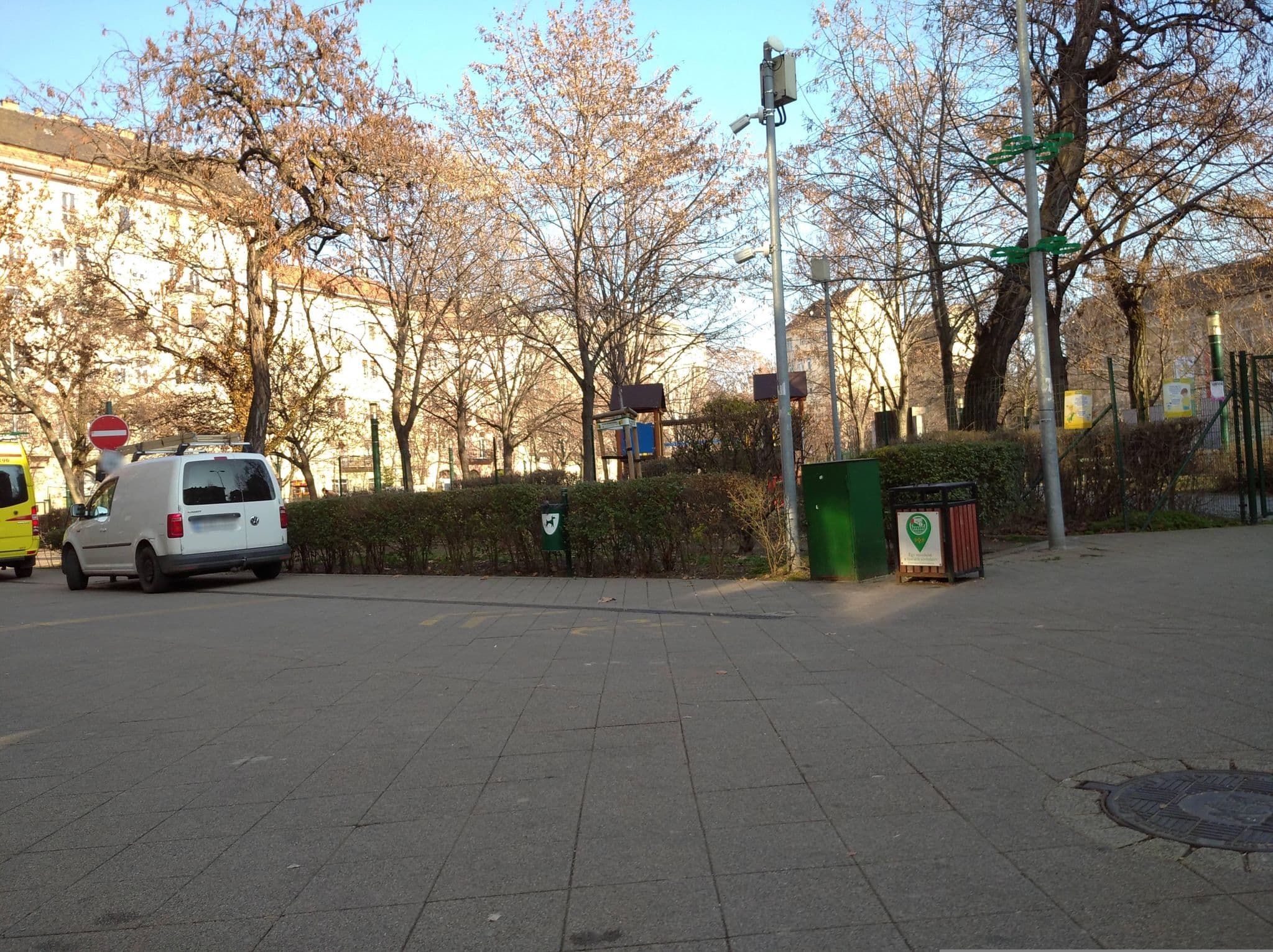 Street view near Mátyás Corner, Magdolnanegyed — © grozsa11 (CC BY-SA · Mapillary)