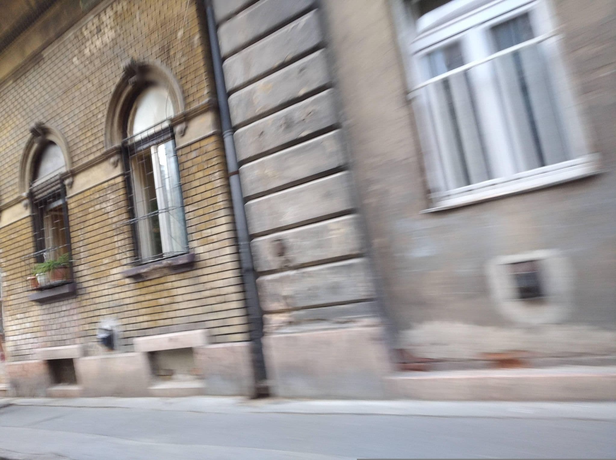 Street view near Koszoru 22, Magdolnanegyed — © grozsa11 (CC BY-SA · Mapillary)