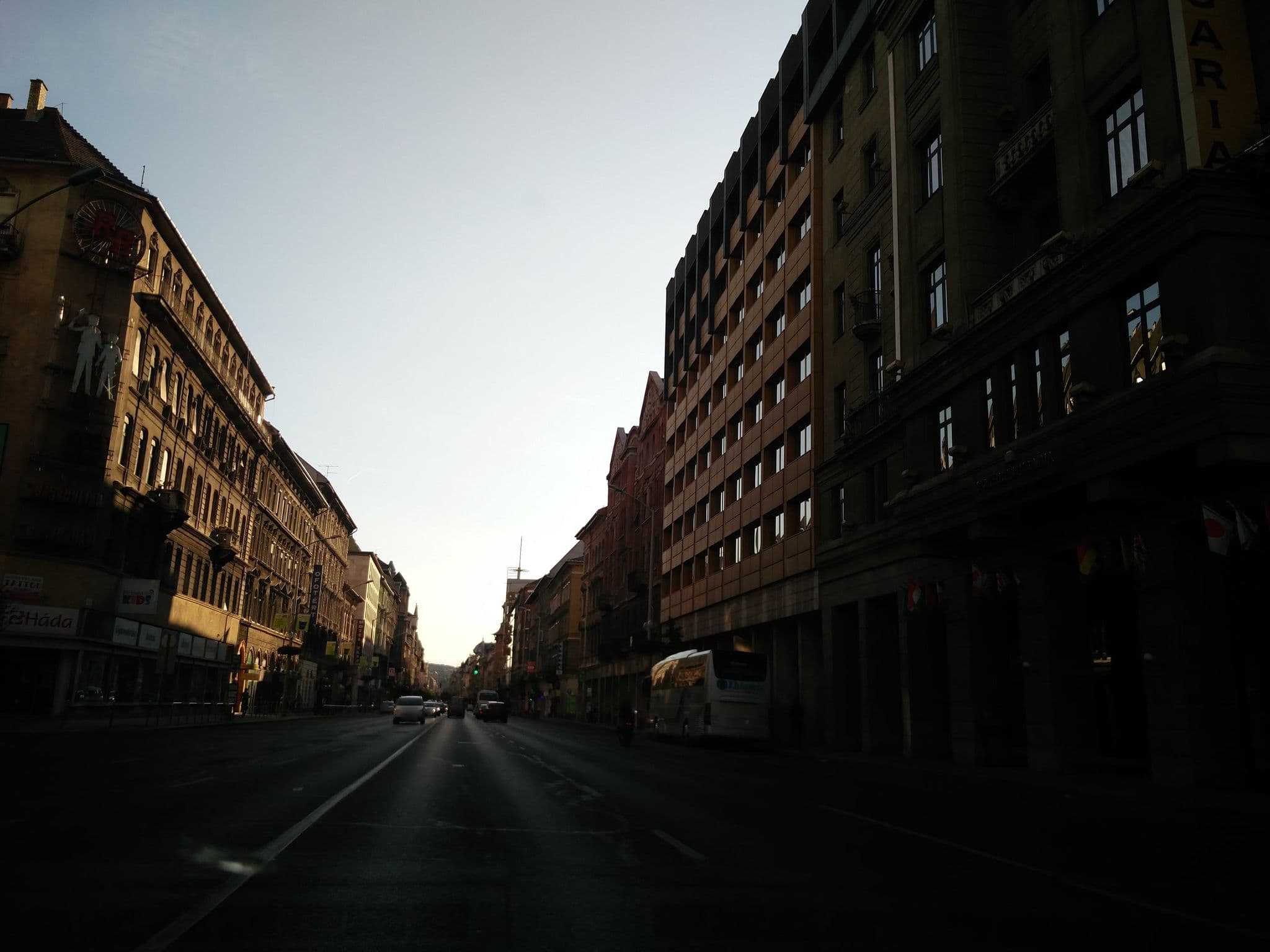 Street view near Sous44, Pest — © kami911 (CC BY-SA · Mapillary)