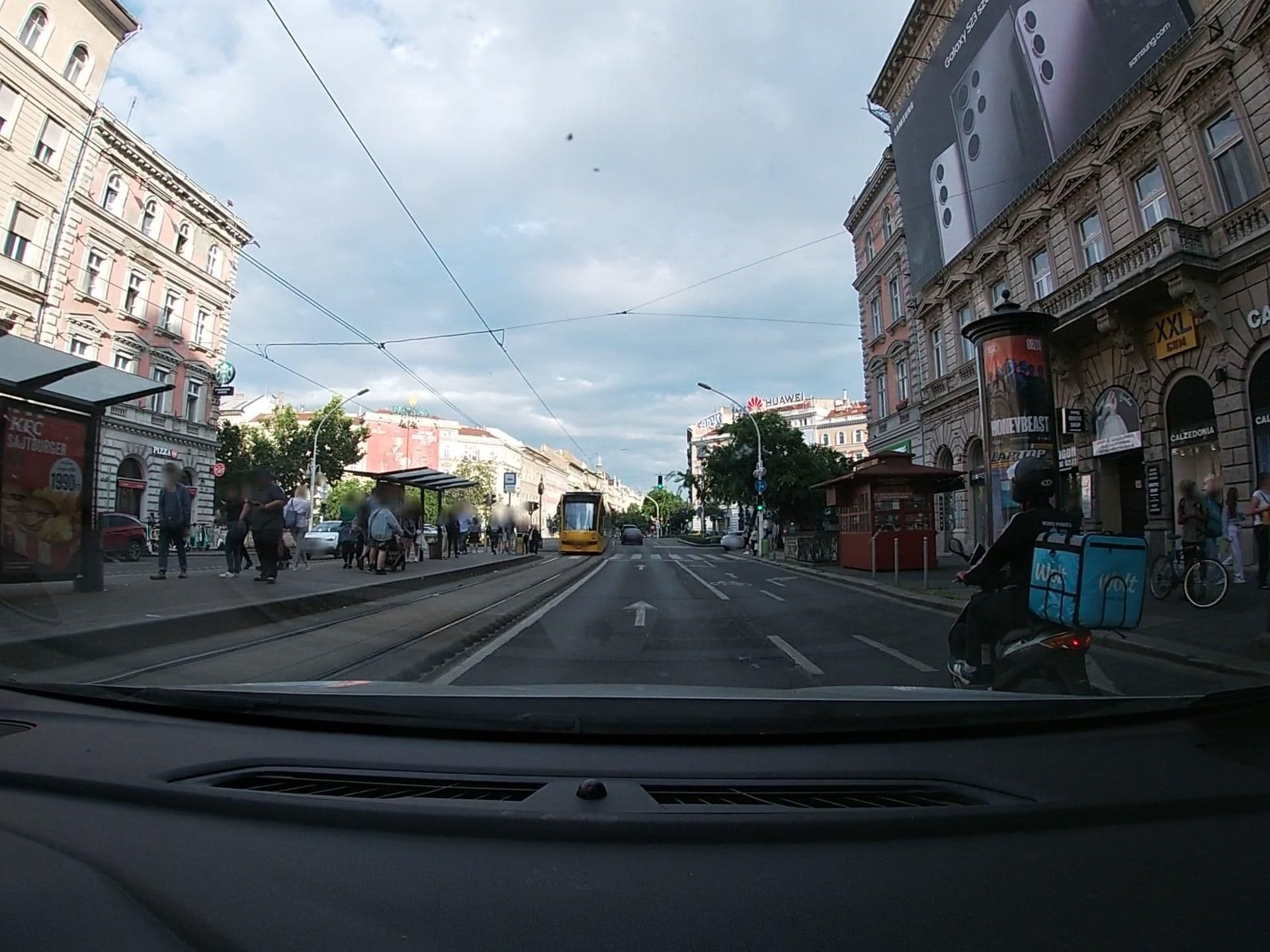 Street view near Jimmi Hendrix Hostel, Budapest VI. kerület — © vst (CC BY-SA · Mapillary)