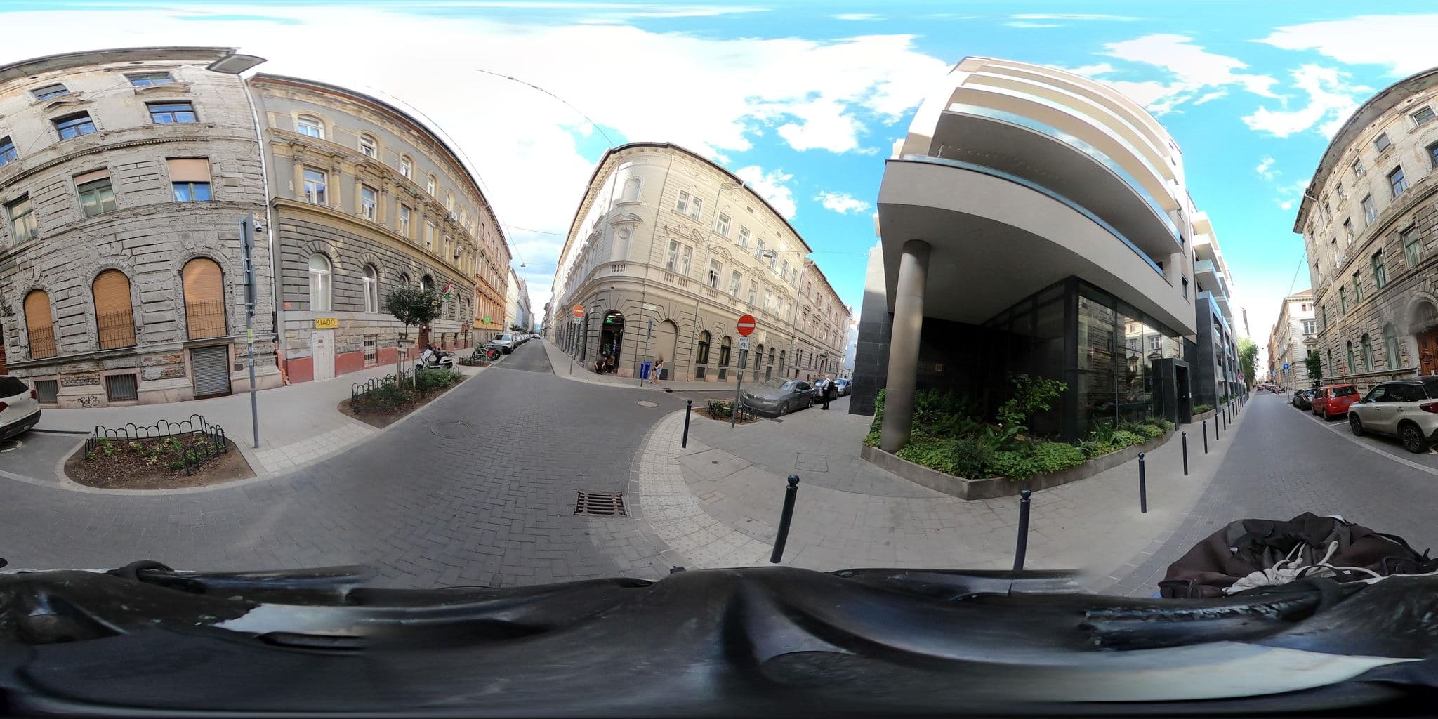 Street view near Chester Apartments, Budapest VI. kerület — © grozsa11 (CC BY-SA · Mapillary)