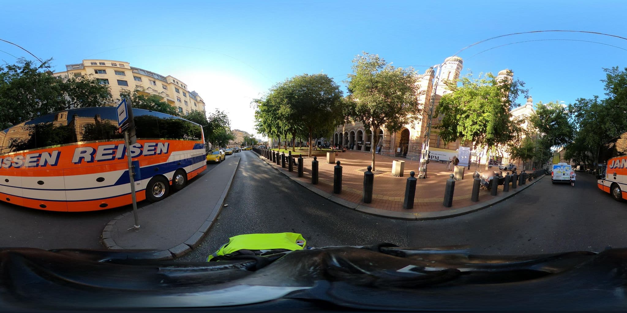 Street view near G&G Ideal Flat - Sinagoga, Palotanegyed — © grozsa11 (CC BY-SA · Mapillary)