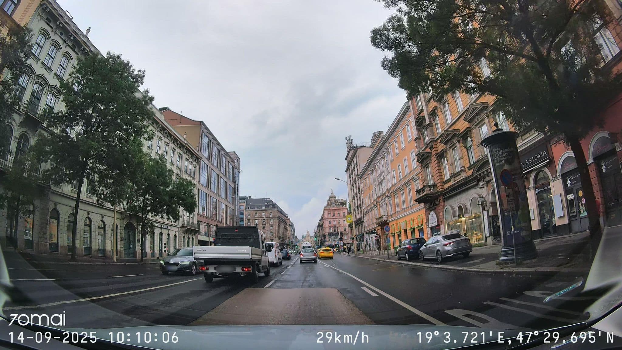 Street view near Rasberry Hostel, Palotanegyed — © doriel (CC BY-SA · Mapillary)