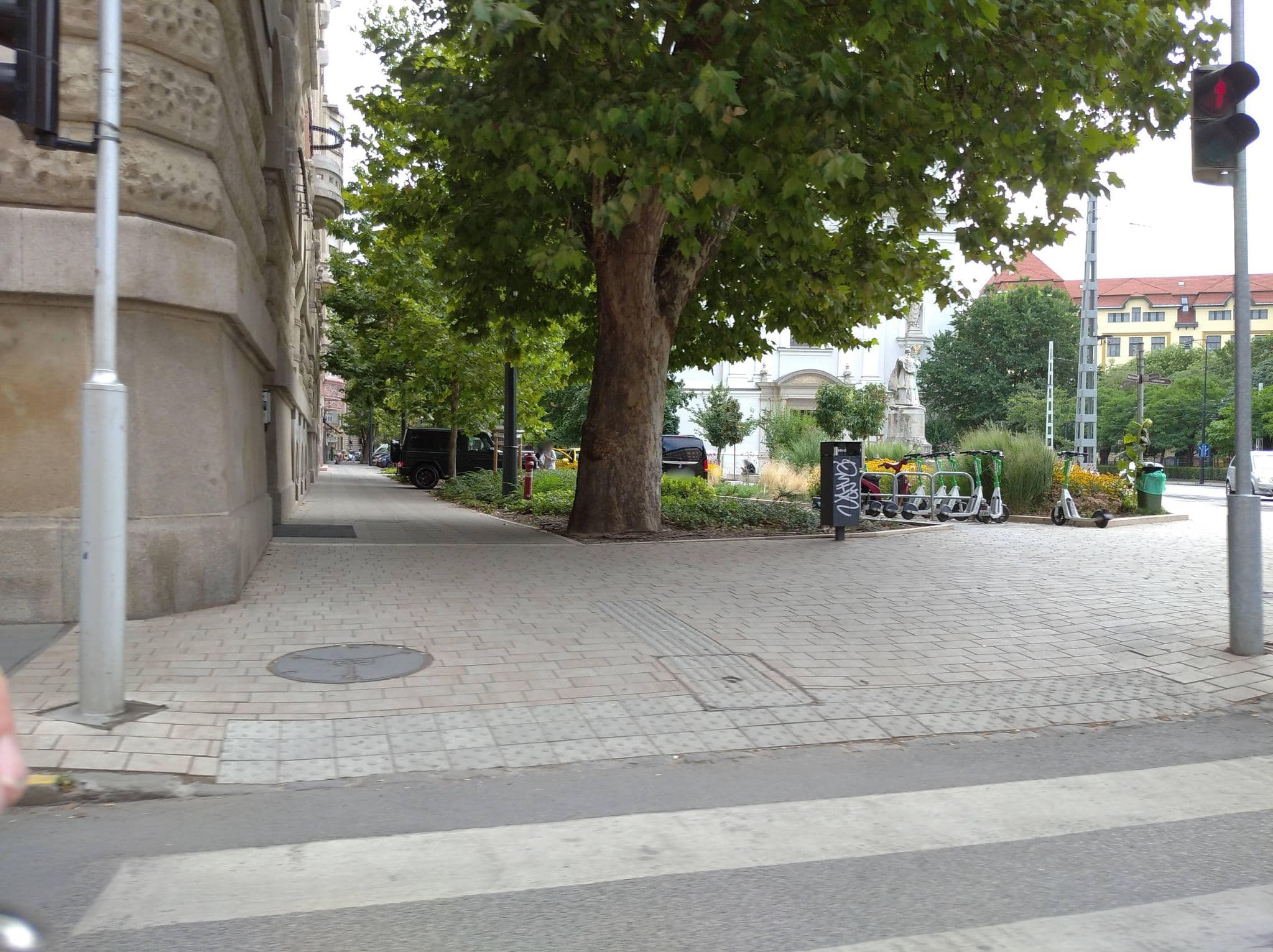 Street view near Úttö Luxury Suites Budapest, Józsefváros — © grozsa11 (CC BY-SA · Mapillary)