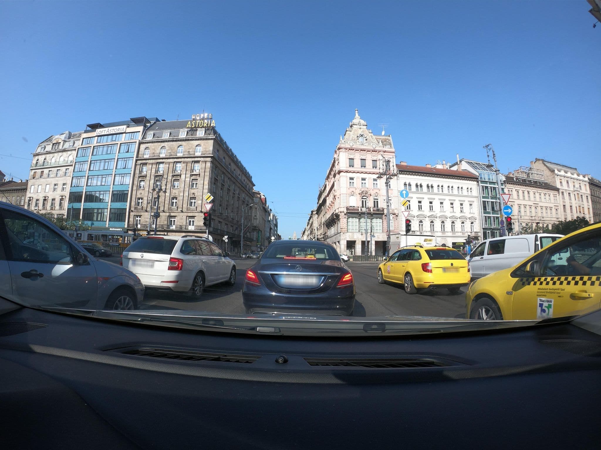 Street view near Pulse Jackquaters, Palotanegyed — © vst (CC BY-SA · Mapillary)