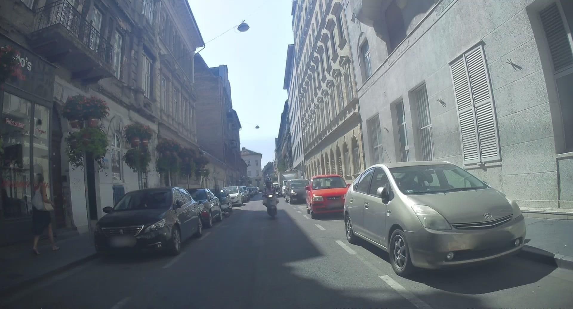 Street view near Oasis Apartments at Broadway Residence, Budapest VI. kerület — © edc22 (CC BY-SA · Mapillary)