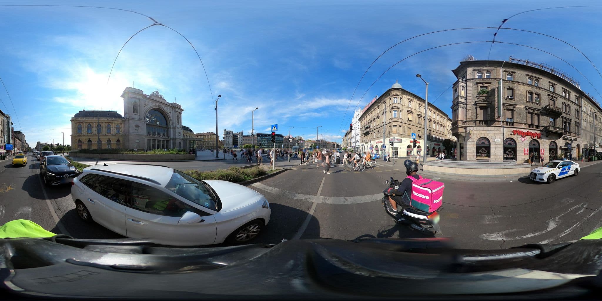 Street view near United Colors Of Budapest Apartments, Pest — © grozsa11 (CC BY-SA · Mapillary)