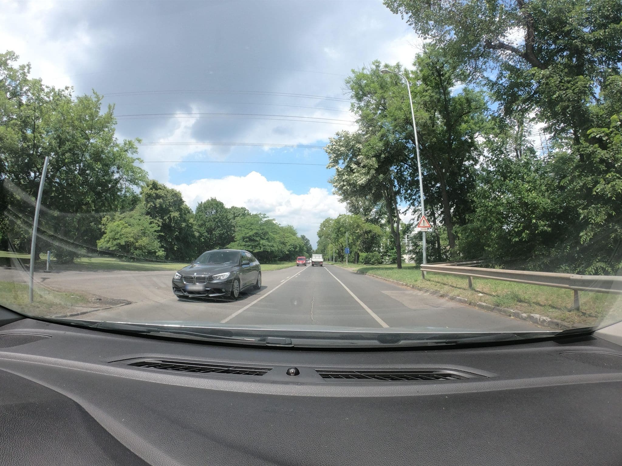 Street view near Nepliget Hotel Epitok Sport Centrum, Népliget — © vst (CC BY-SA · Mapillary)