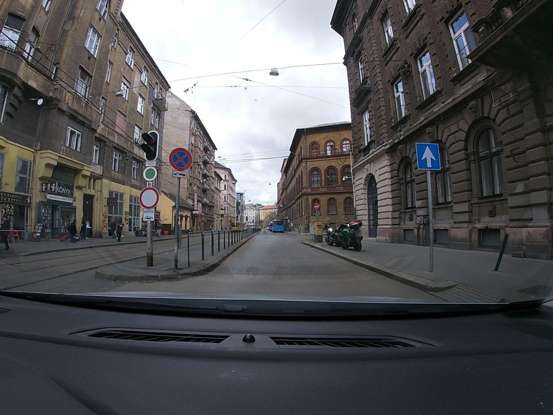 Street view near Atrium Fashion Hotel, Csarnoknegyed — © vst (CC BY-SA · Mapillary)