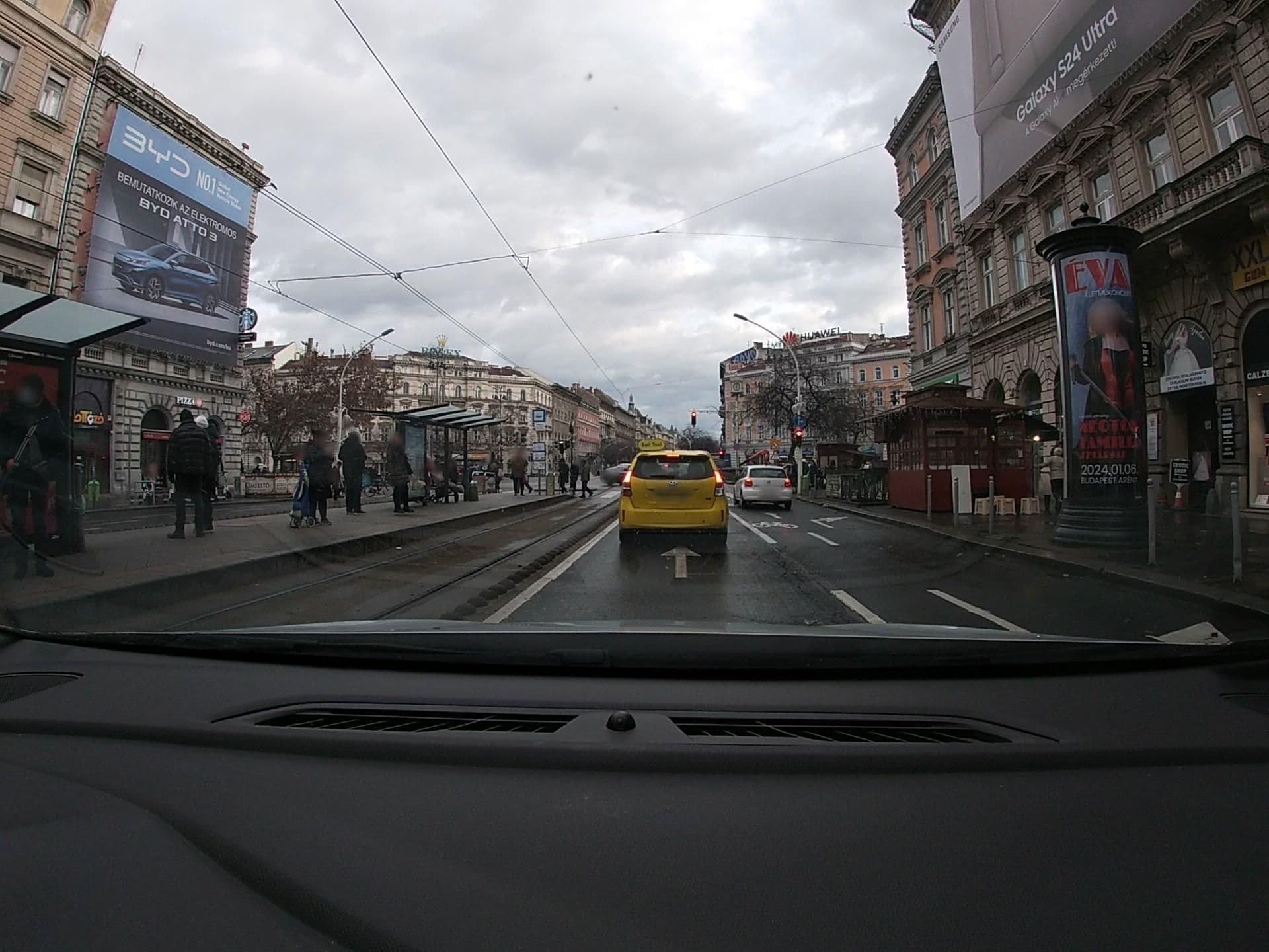 Street view near On The Way Hostel, Budapest VI. kerület — © vst (CC BY-SA · Mapillary)