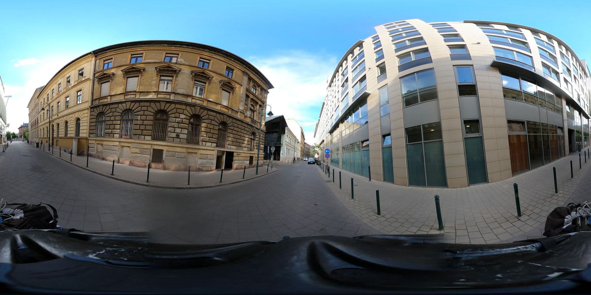 Street view near Market Hall Apt In Centre, Belső-Ferencváros — © grozsa11 (CC BY-SA · Mapillary)