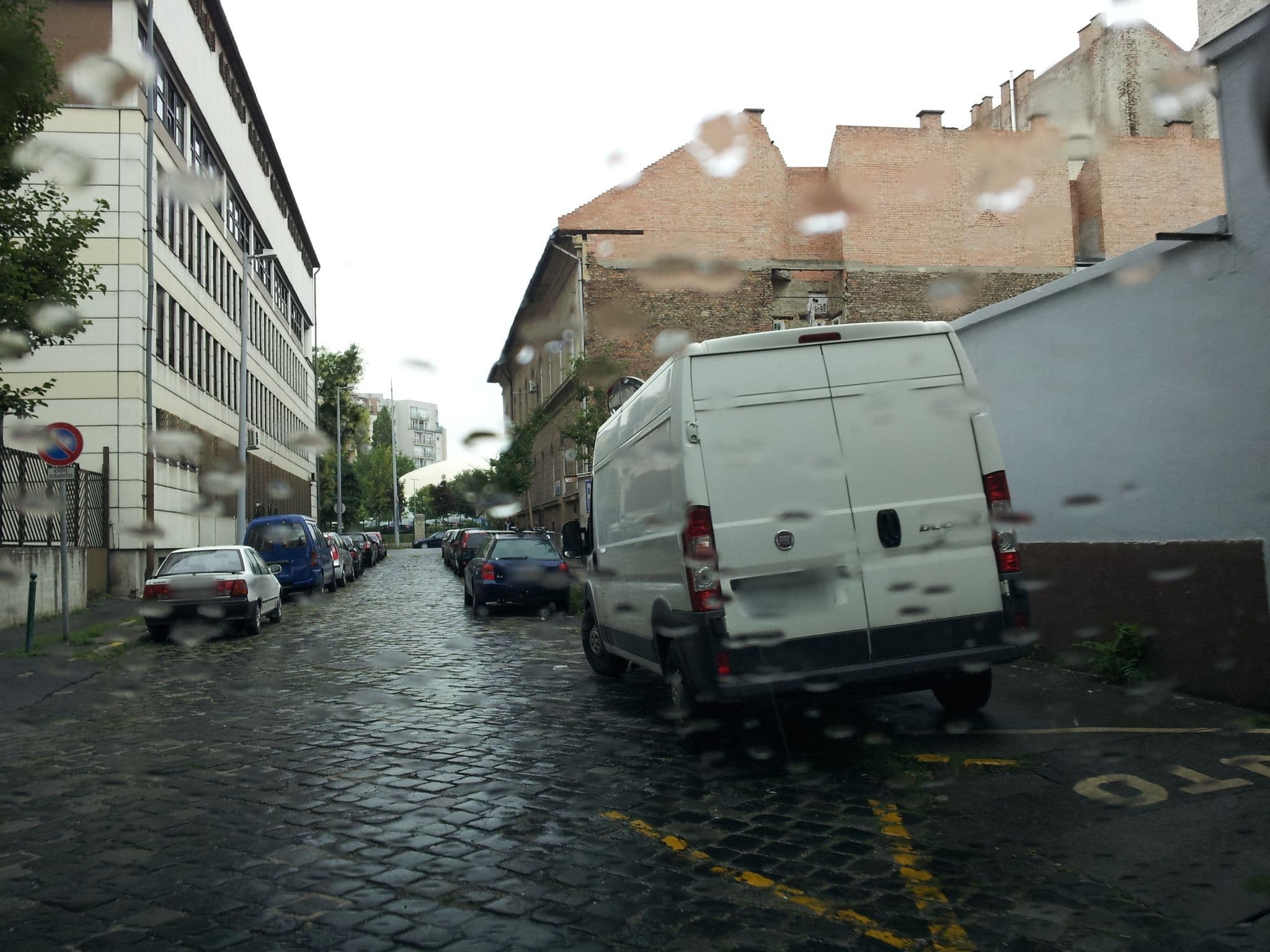 Street view near East Side Hostel, Istvánmező — © kolesajr (CC BY-SA · Mapillary)
