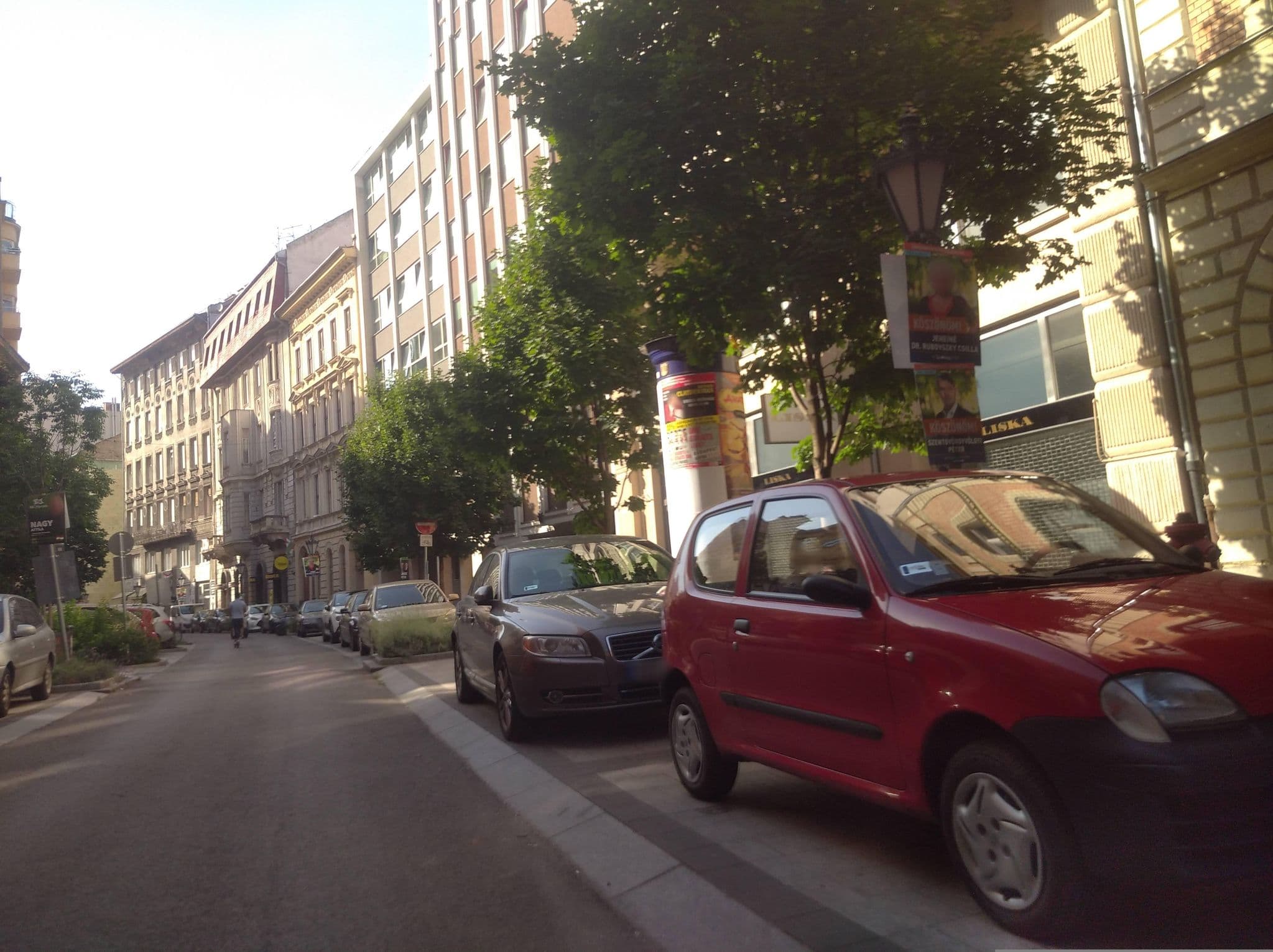 Street view near Real Apartments Semmelweis, Palotanegyed — © grozsa11 (CC BY-SA · Mapillary)