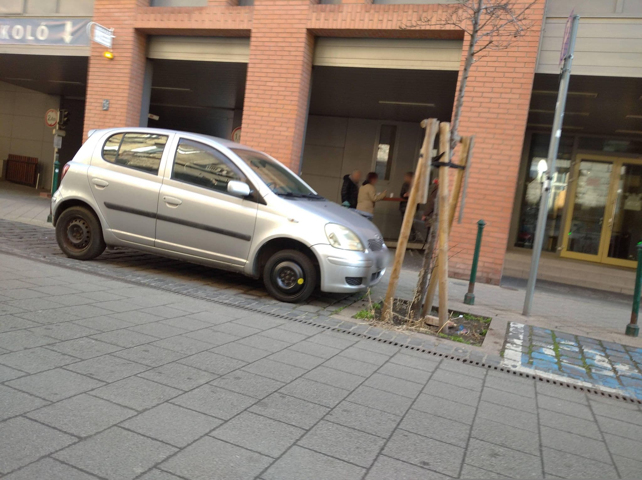 Street view near BMF Hostel, Józsefváros — © grozsa11 (CC BY-SA · Mapillary)